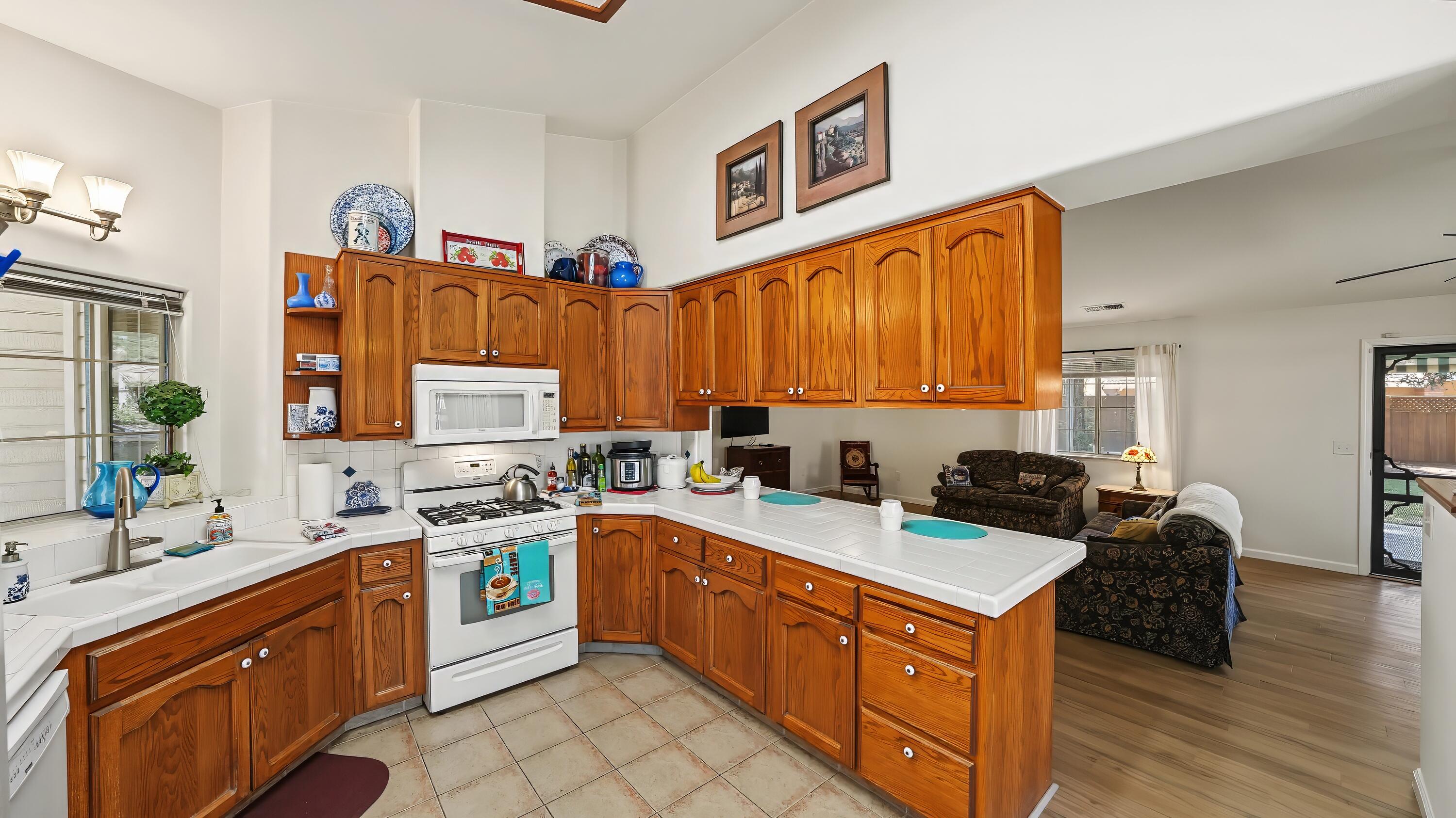 3611 E Center Ct, Visalia, CA 93292