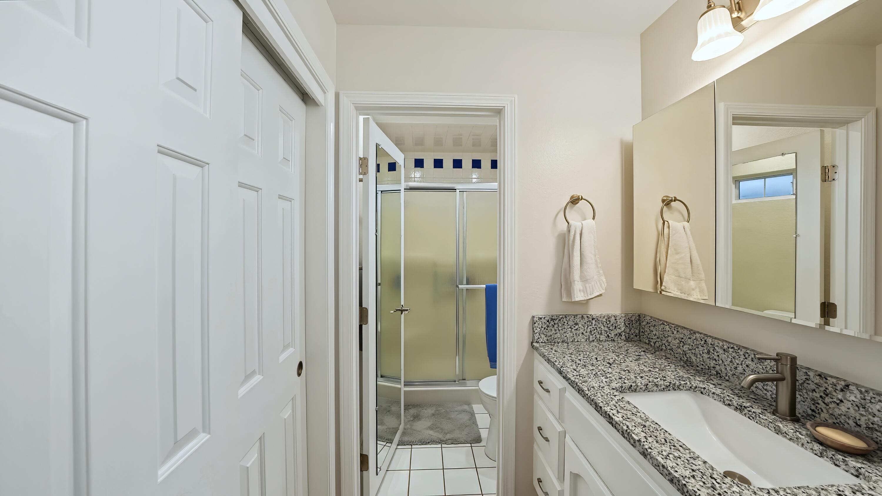 3611 E Center Ct, Visalia, CA 93292