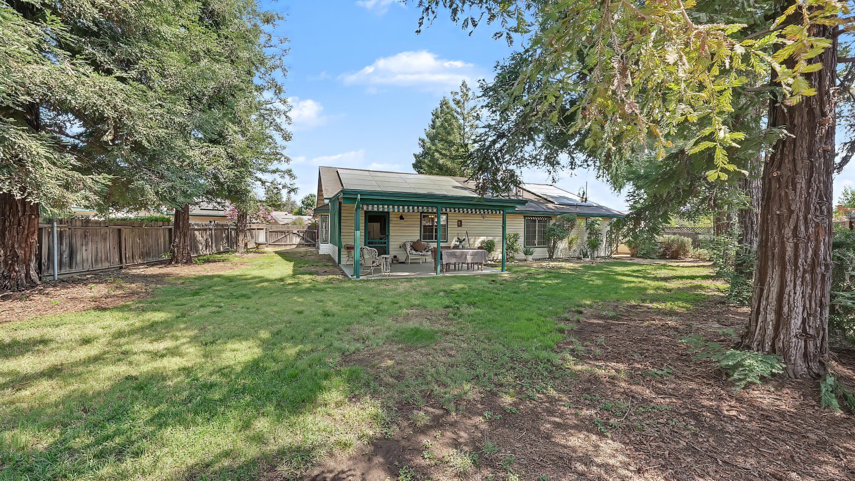 3611 E Center Ct, Visalia, CA 93292