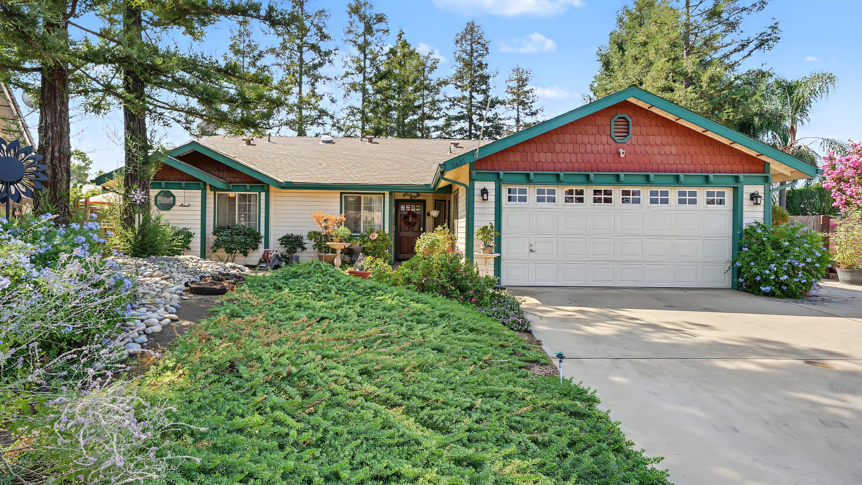 3611 E Center Ct, Visalia, CA 93292