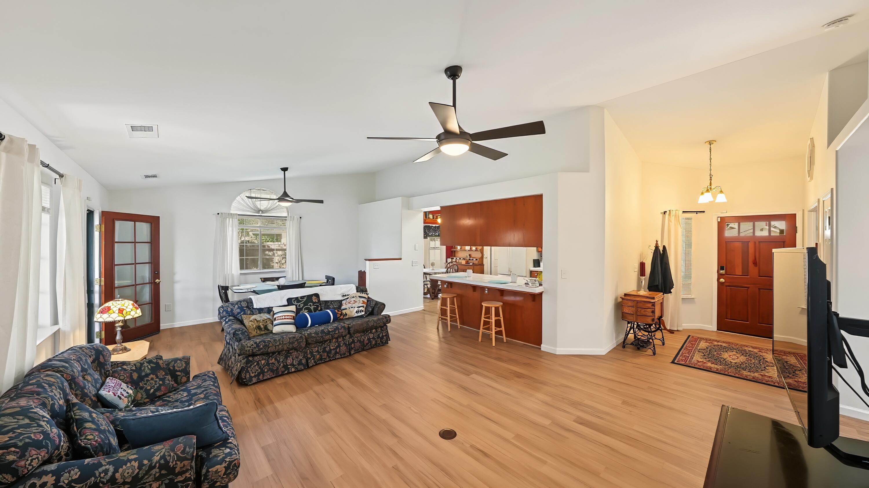 3611 E Center Ct, Visalia, CA 93292