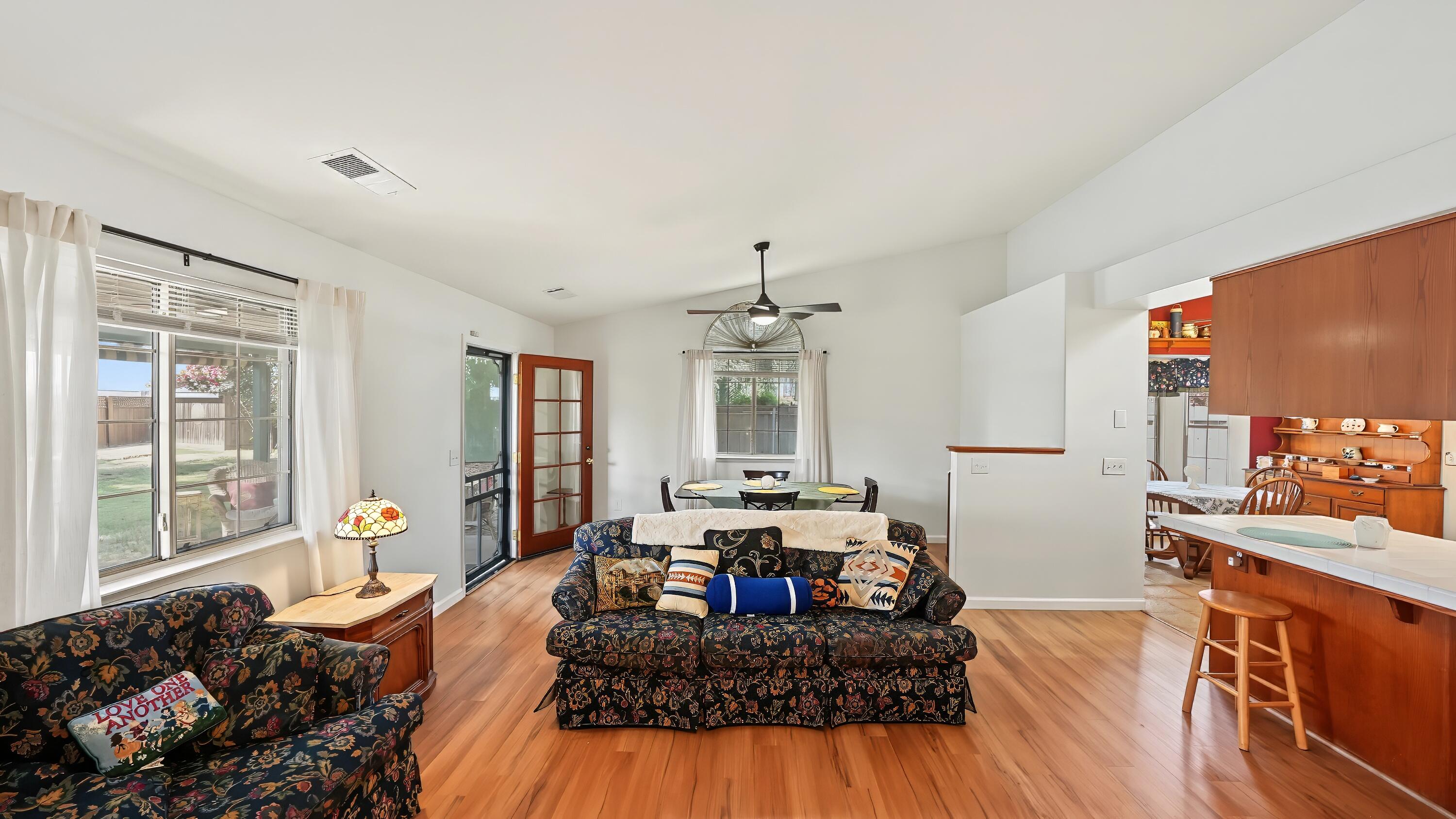 3611 E Center Ct, Visalia, CA 93292