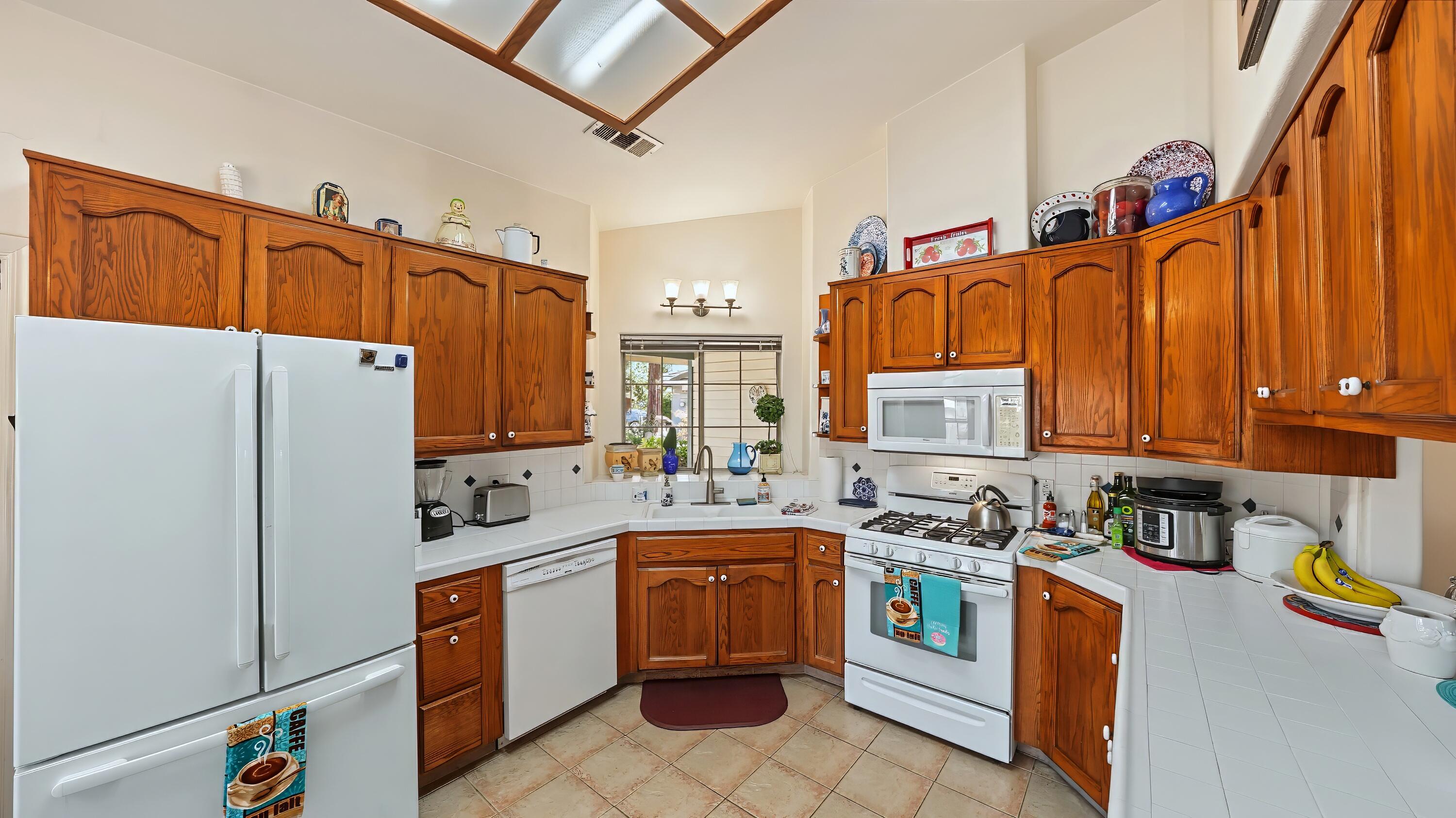 3611 E Center Ct, Visalia, CA 93292