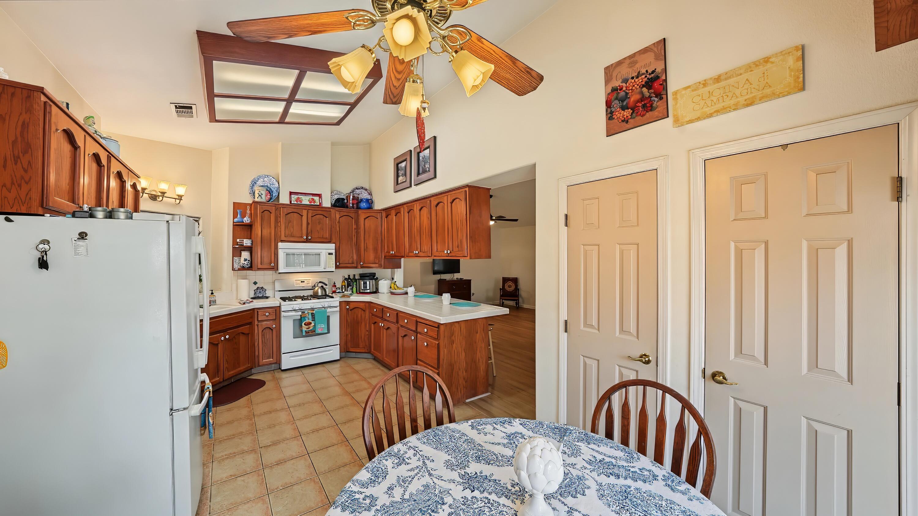 3611 E Center Ct, Visalia, CA 93292