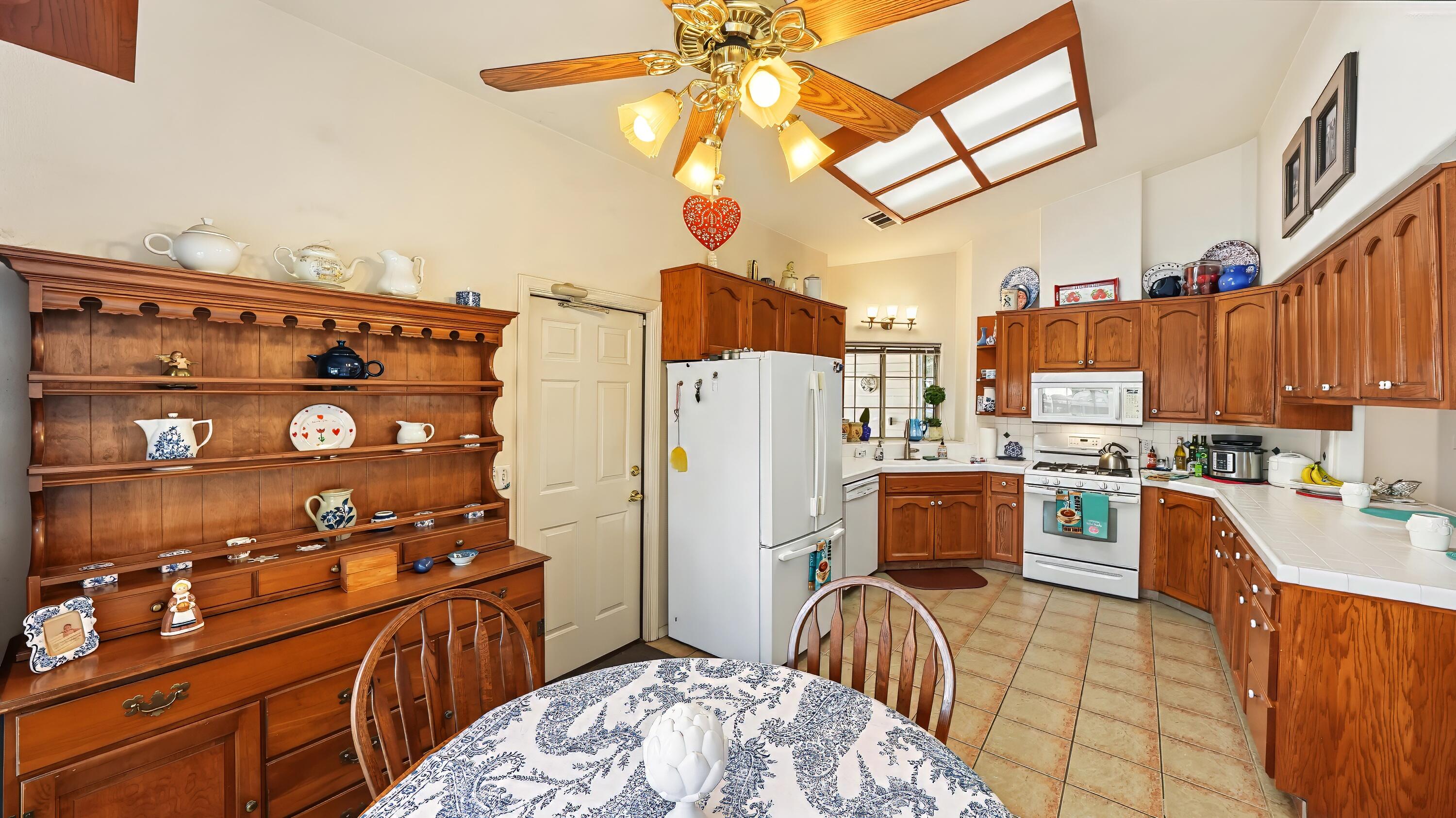 3611 E Center Ct, Visalia, CA 93292