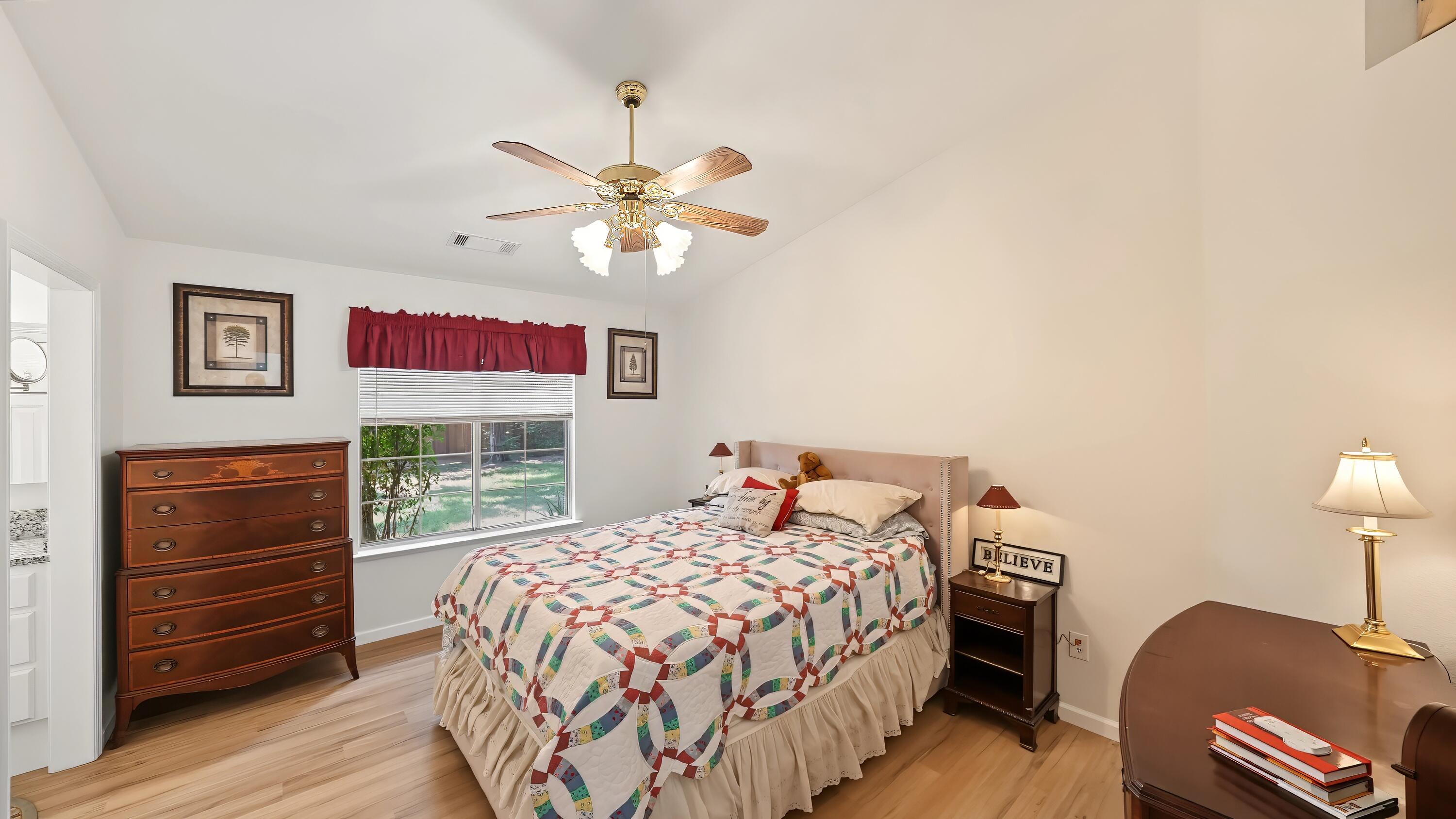 3611 E Center Ct, Visalia, CA 93292