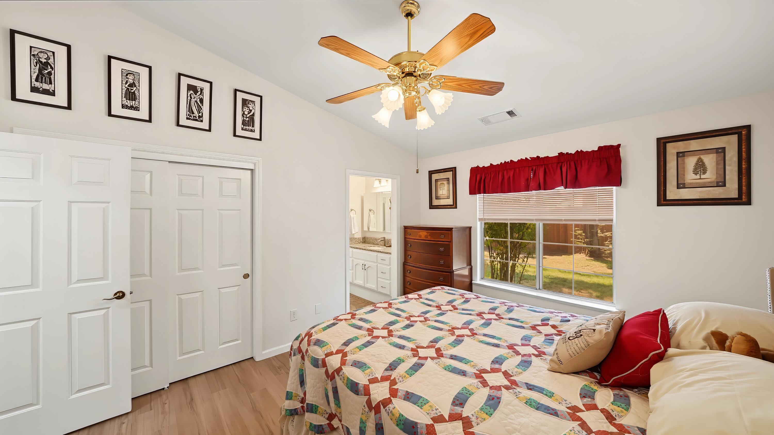 3611 E Center Ct, Visalia, CA 93292