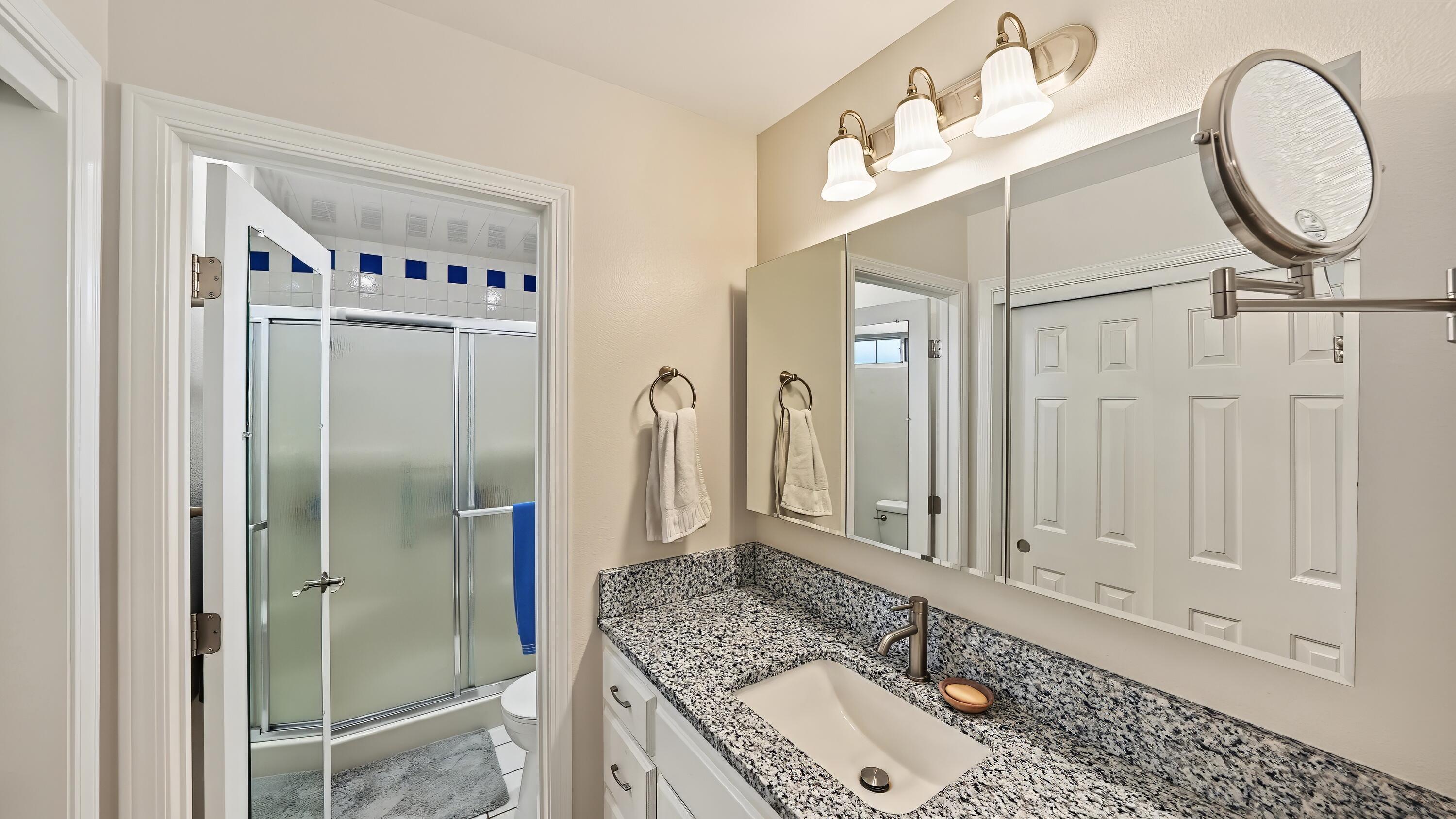 3611 E Center Ct, Visalia, CA 93292
