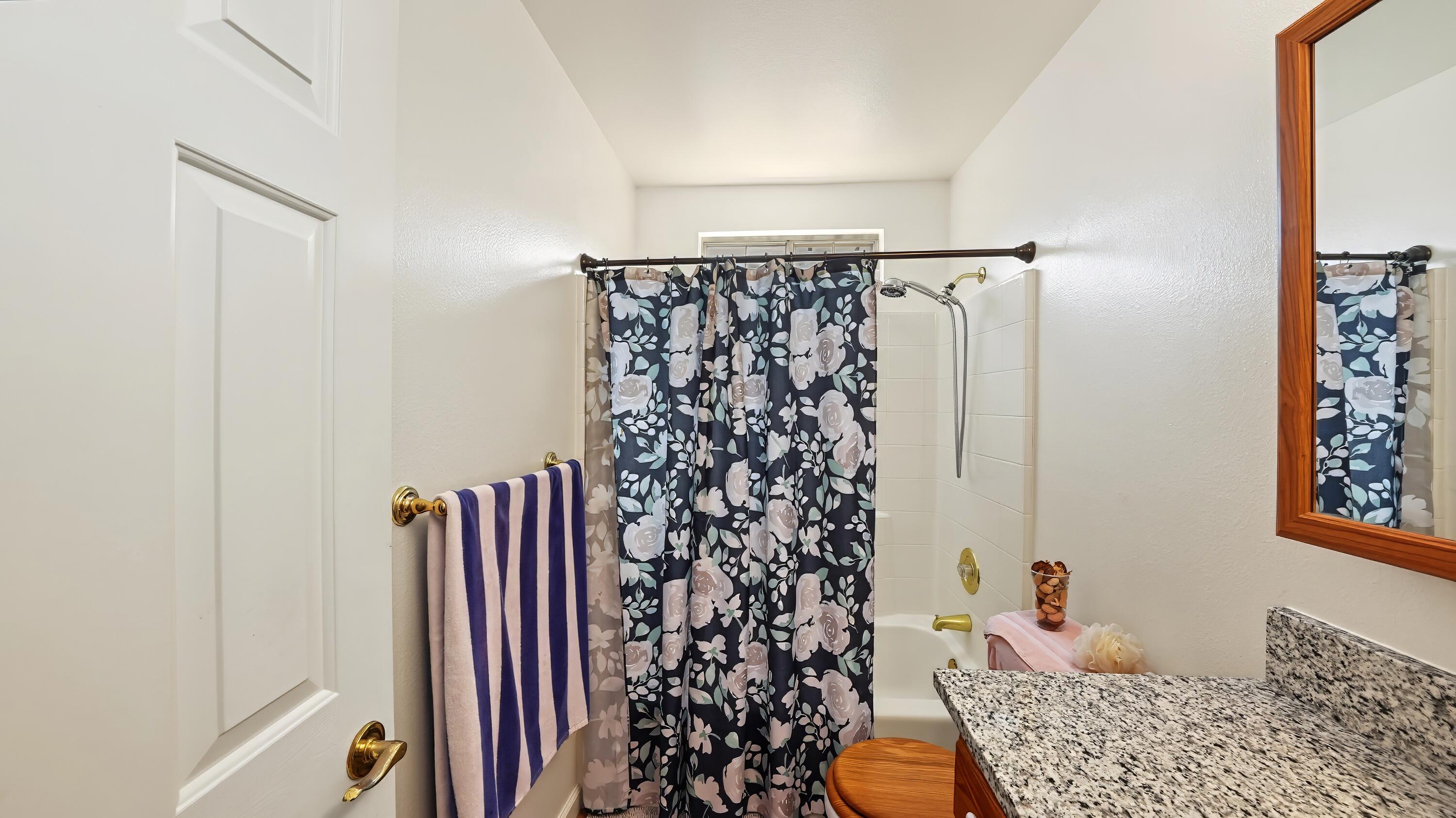 3611 E Center Ct, Visalia, CA 93292