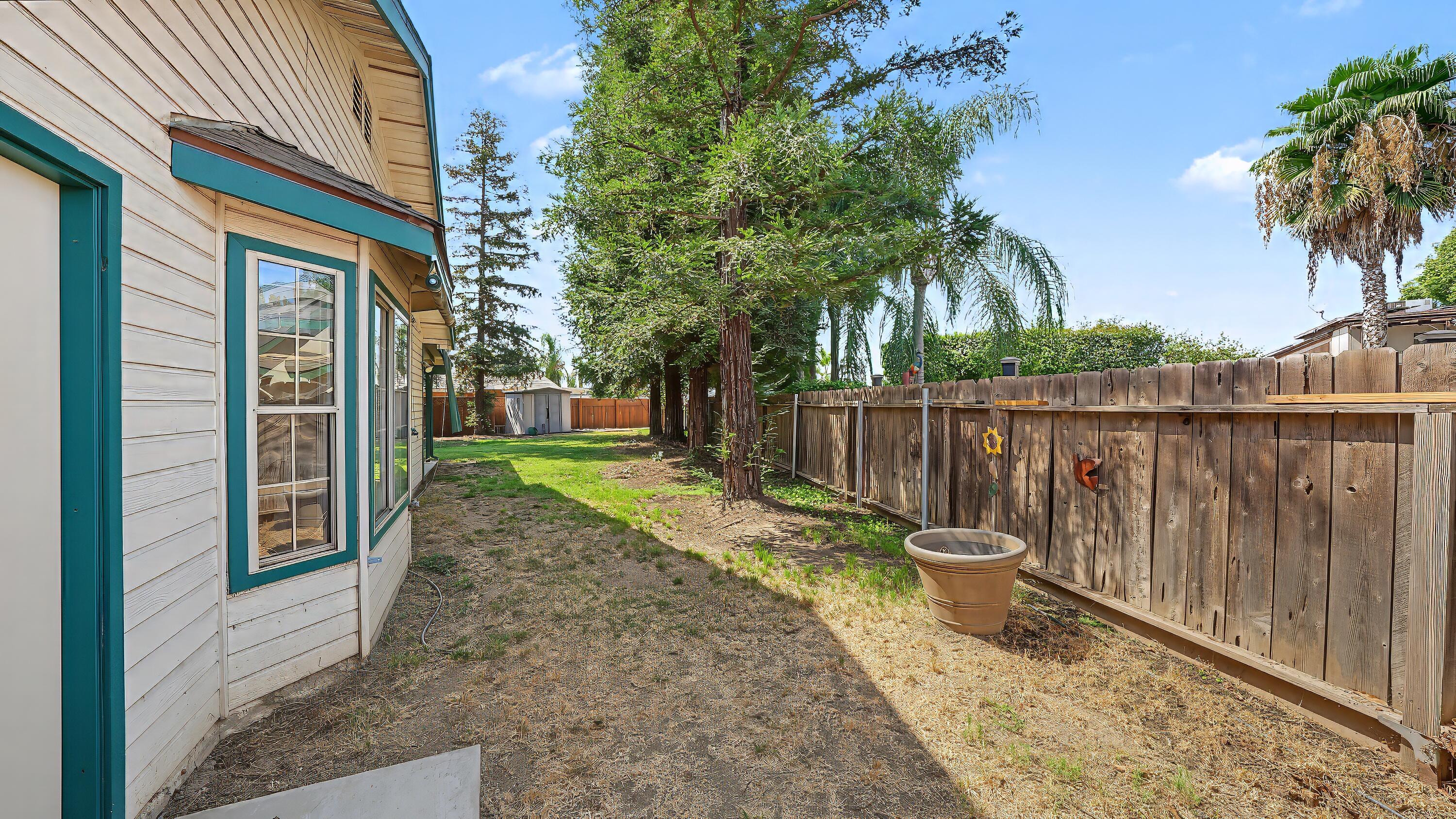 3611 E Center Ct, Visalia, CA 93292