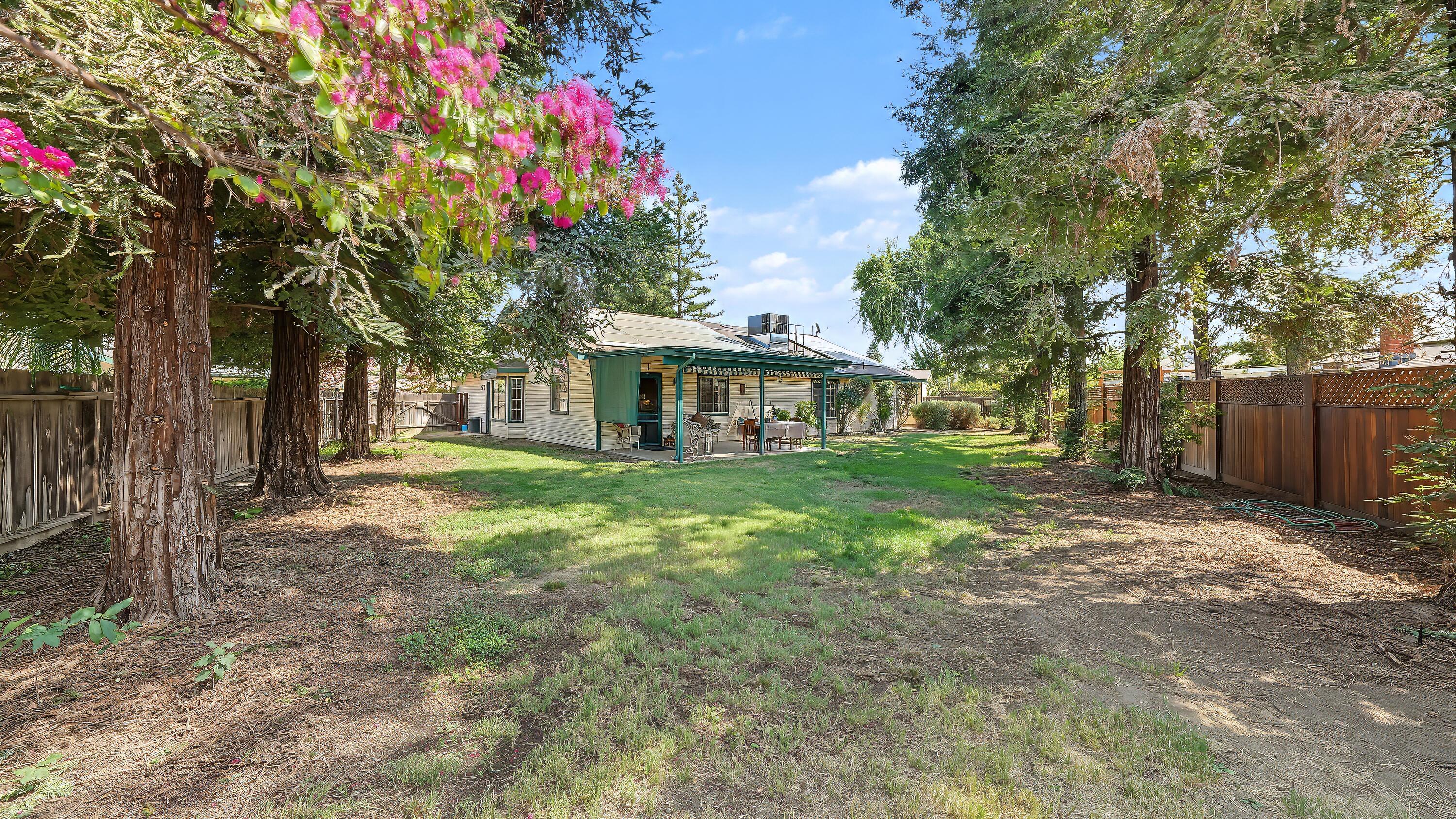 3611 E Center Ct, Visalia, CA 93292