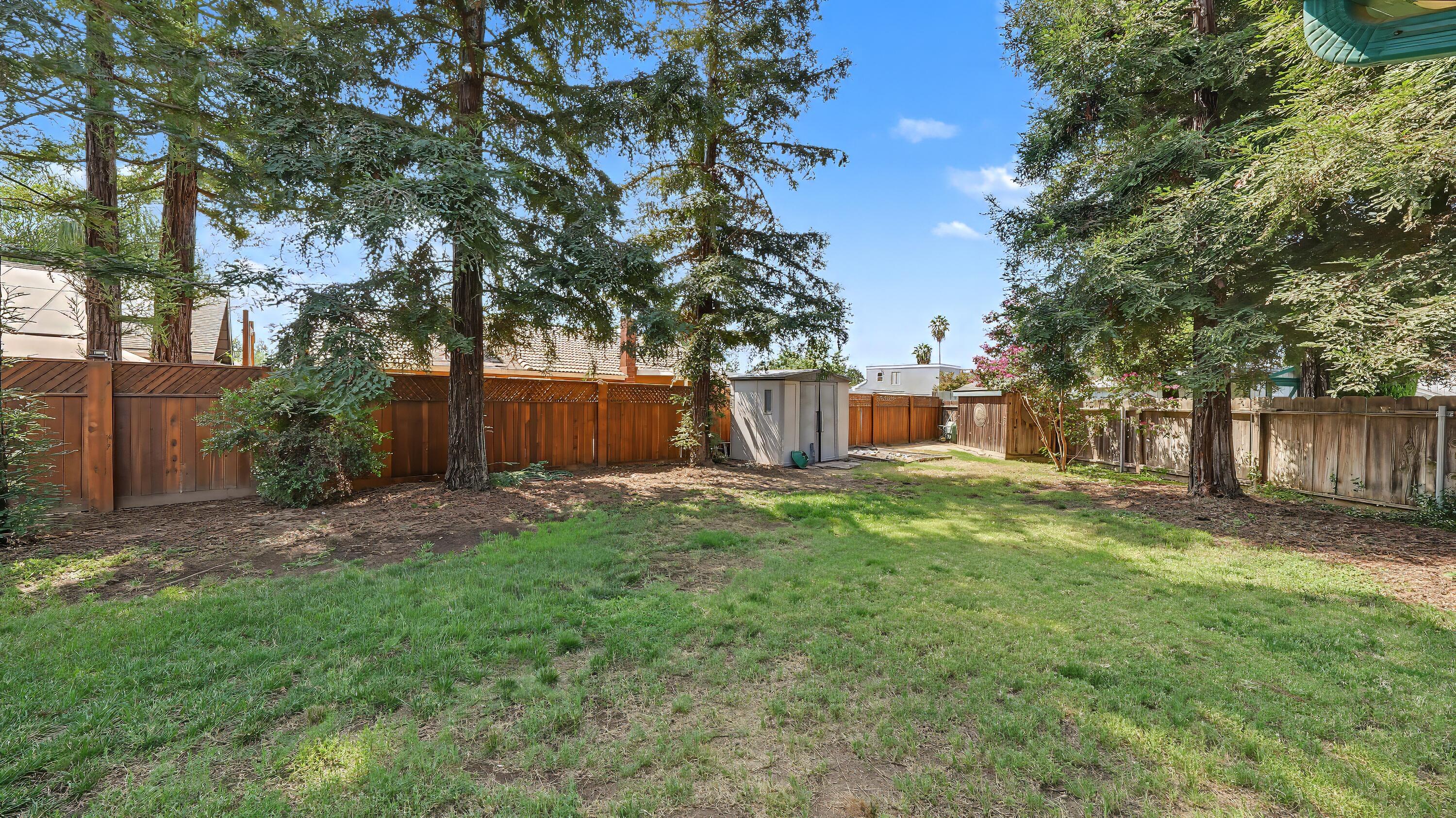 3611 E Center Ct, Visalia, CA 93292