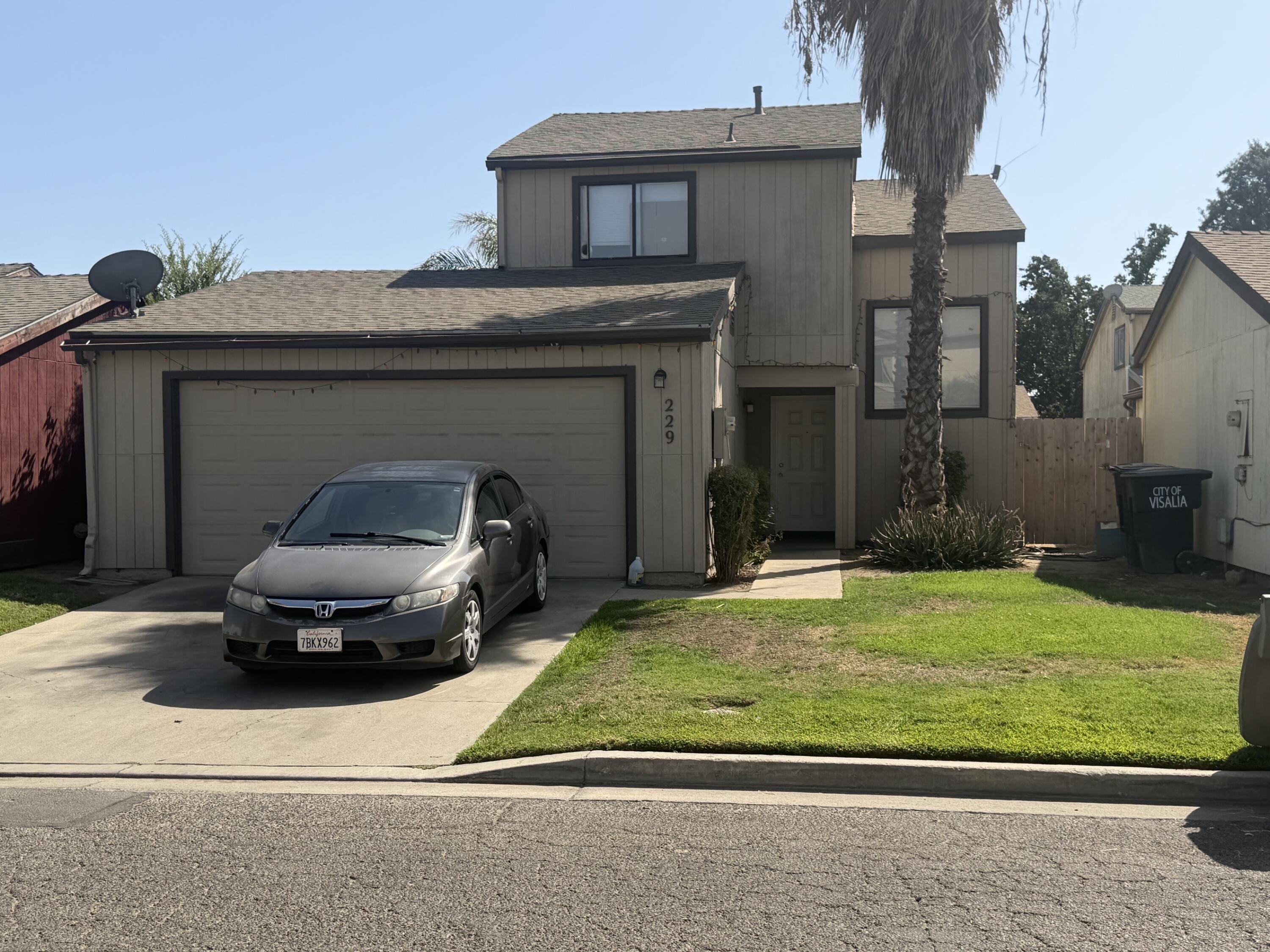 229 E Harold Ct, Visalia, CA 93291