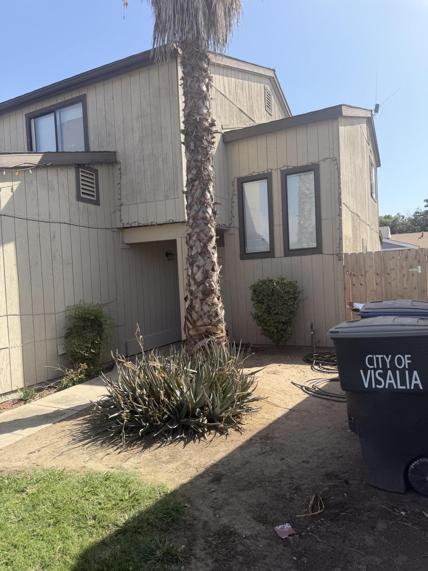 229 E Harold Ct, Visalia, CA 93291