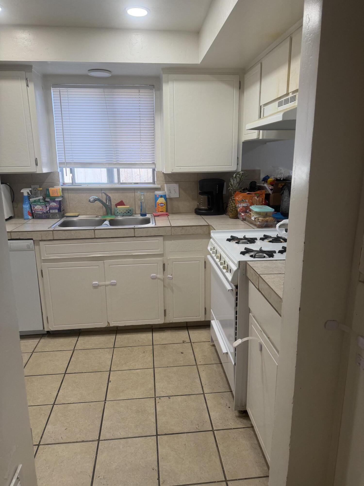 229 E Harold Ct, Visalia, CA 93291