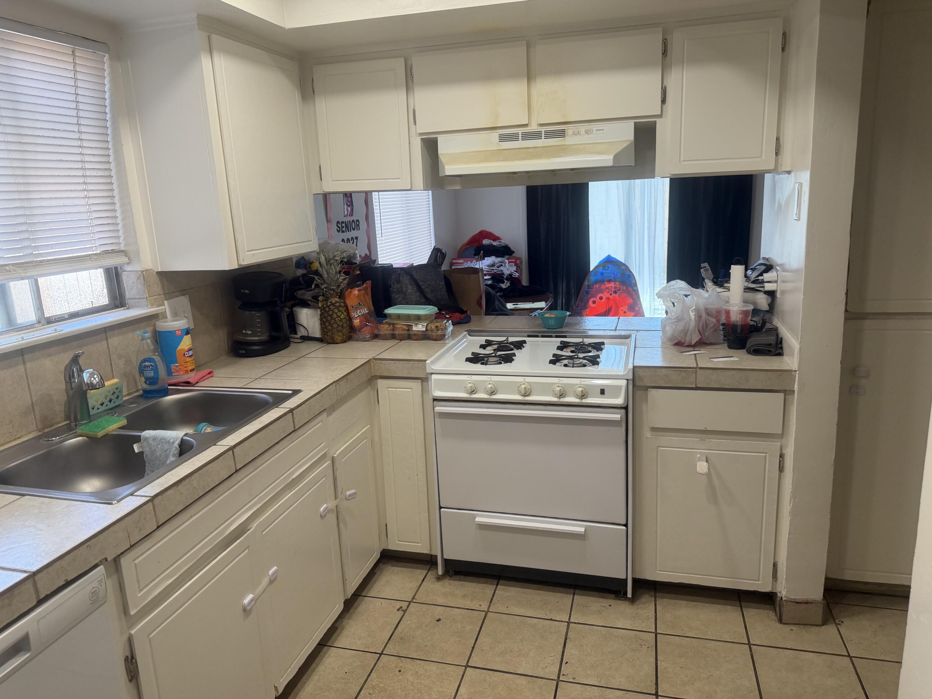 229 E Harold Ct, Visalia, CA 93291