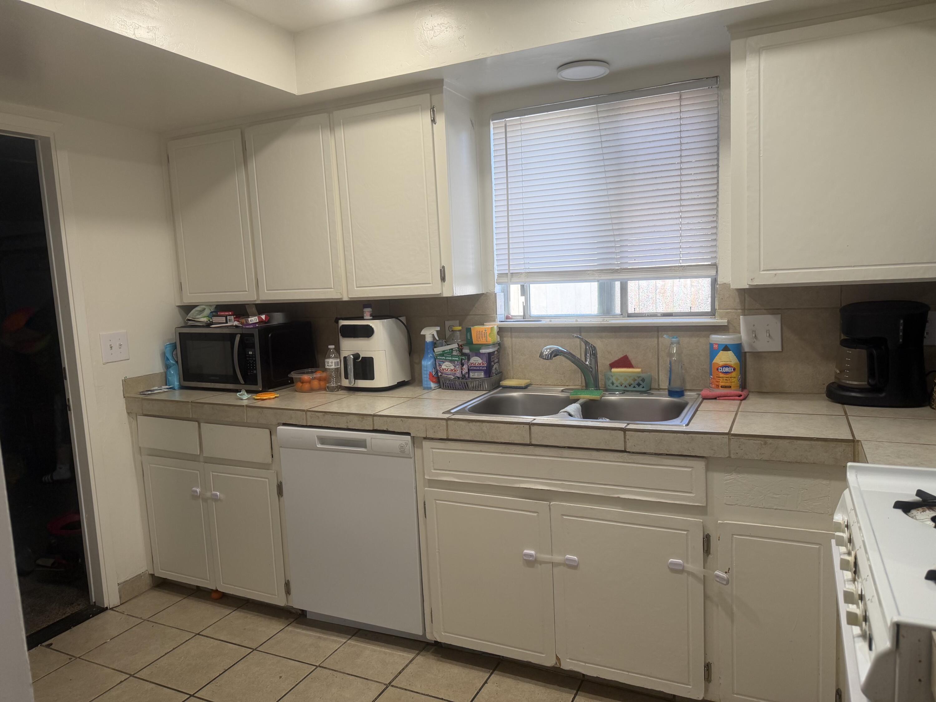 229 E Harold Ct, Visalia, CA 93291