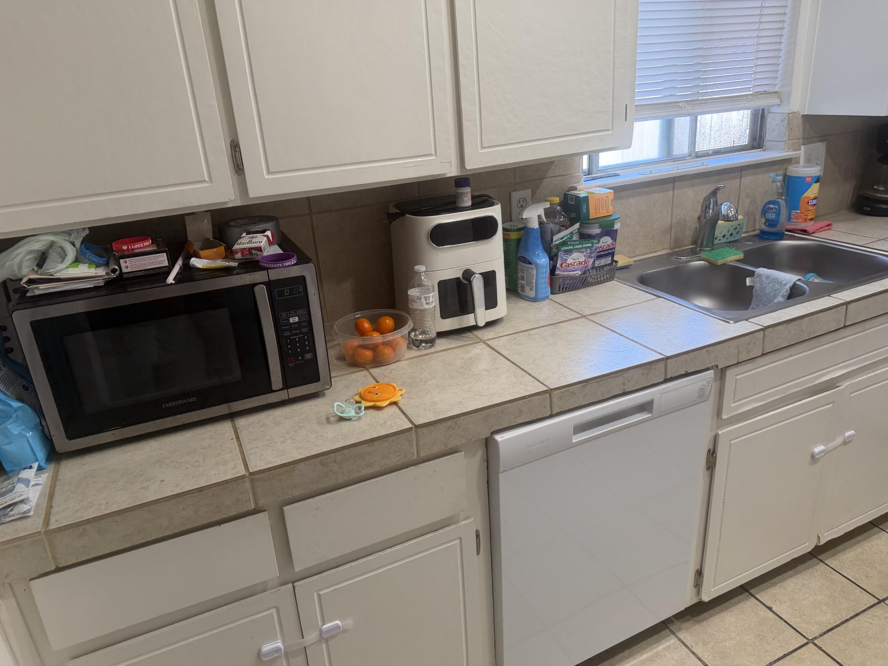 229 E Harold Ct, Visalia, CA 93291