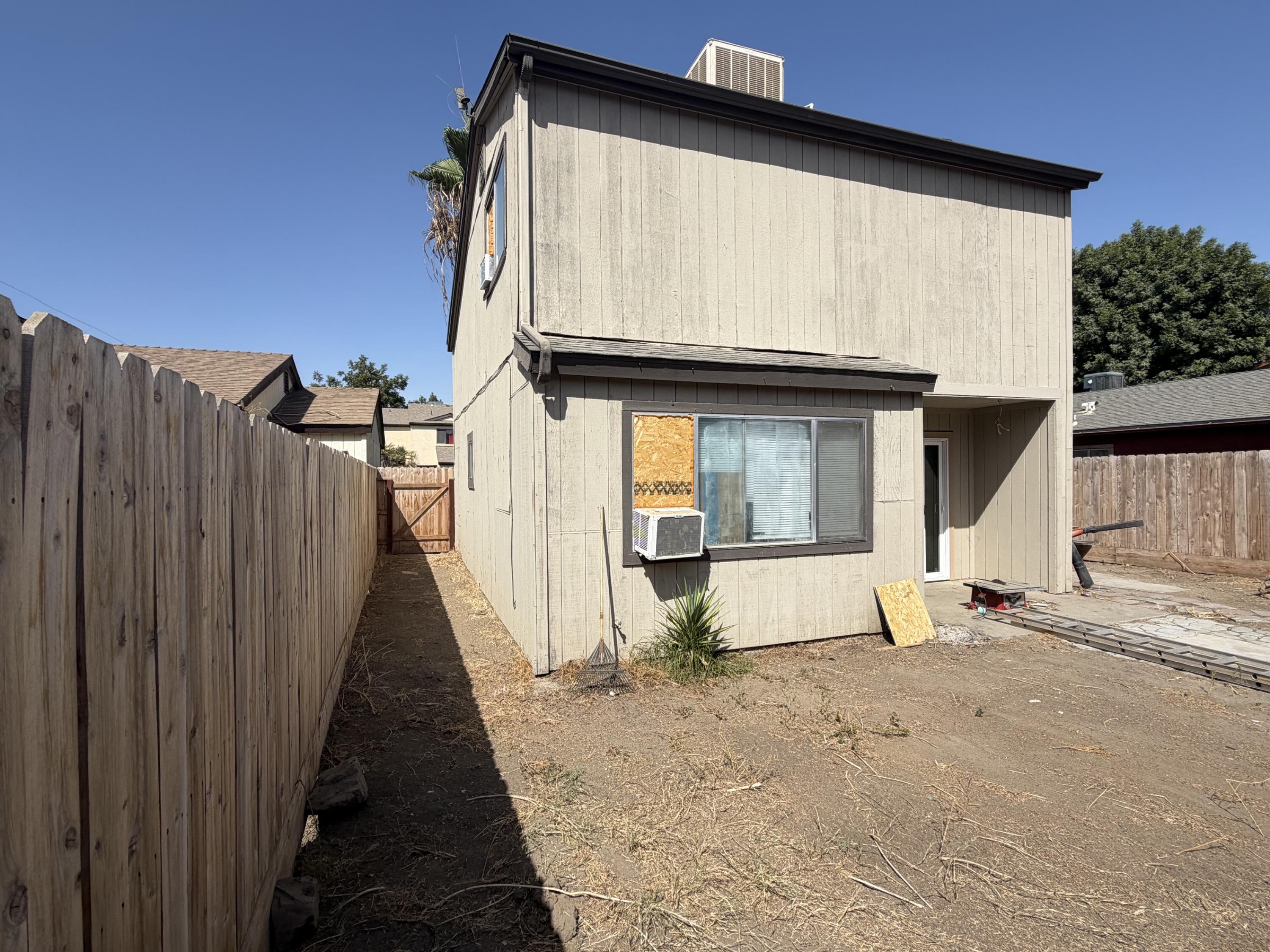 229 E Harold Ct, Visalia, CA 93291