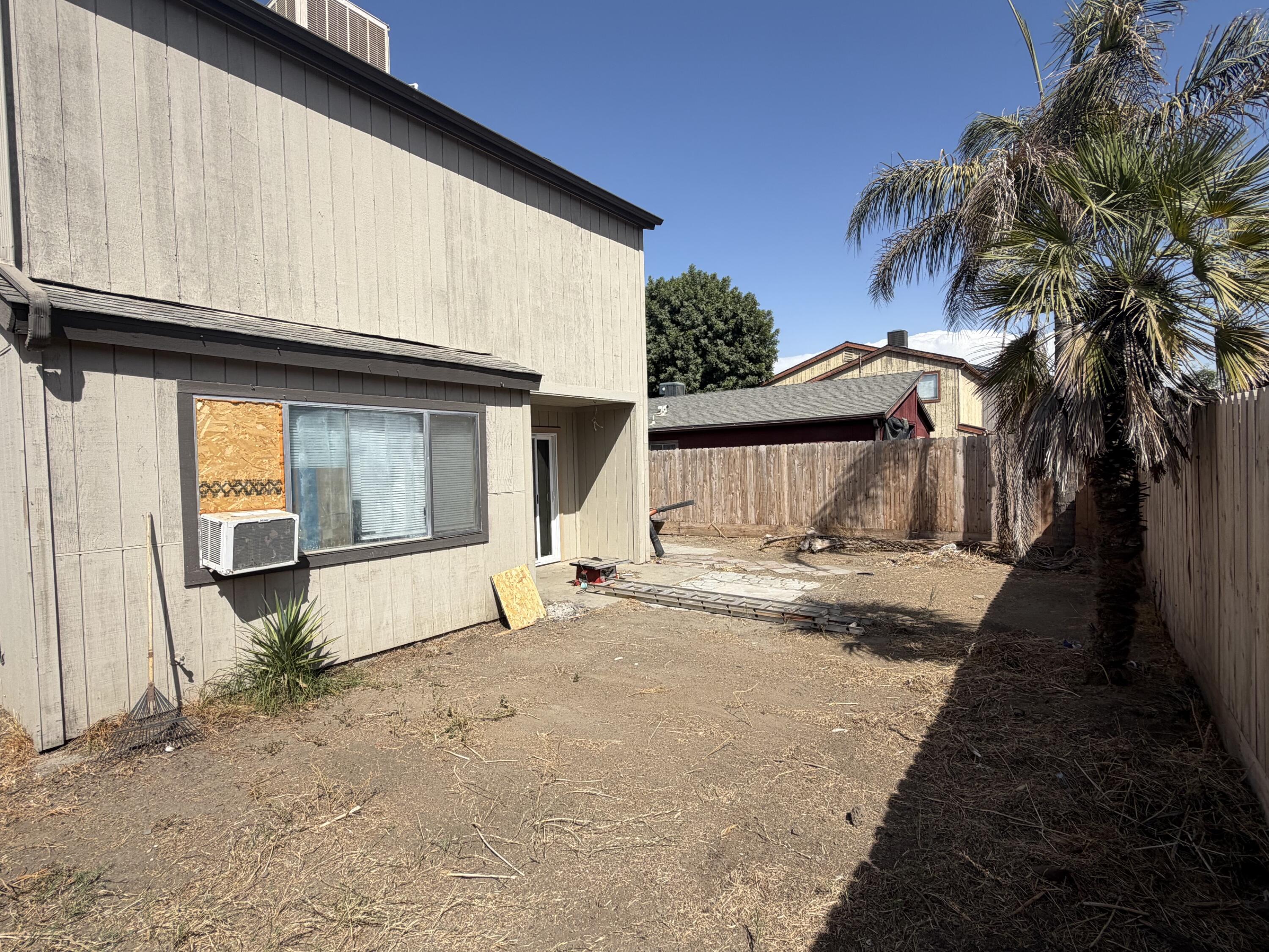 229 E Harold Ct, Visalia, CA 93291