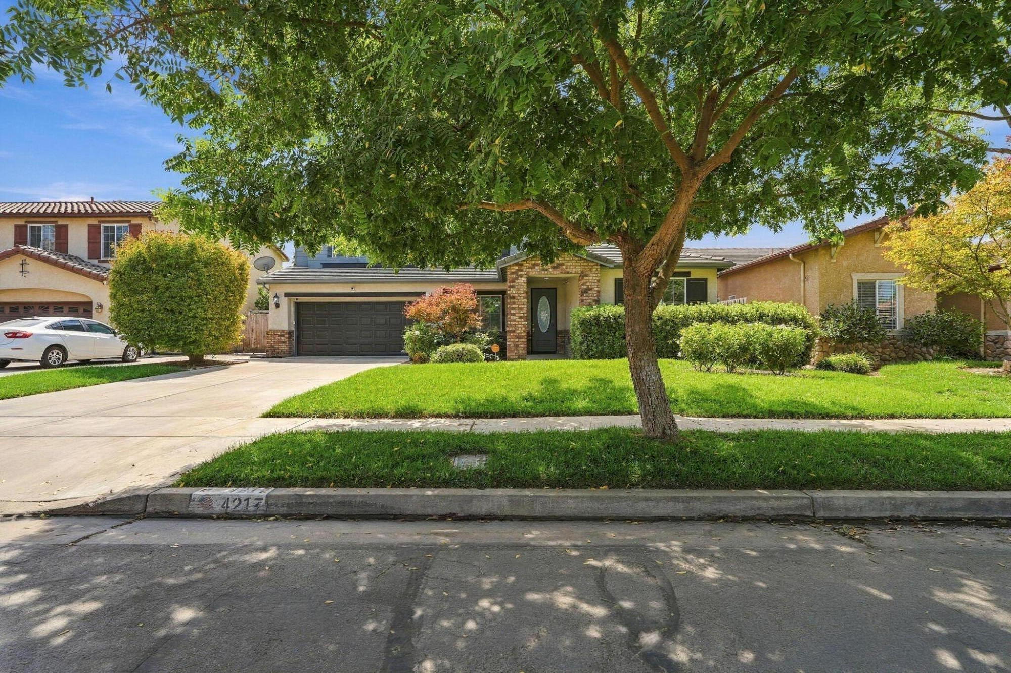 4217 W Elowin Ct, Visalia, CA 93291
