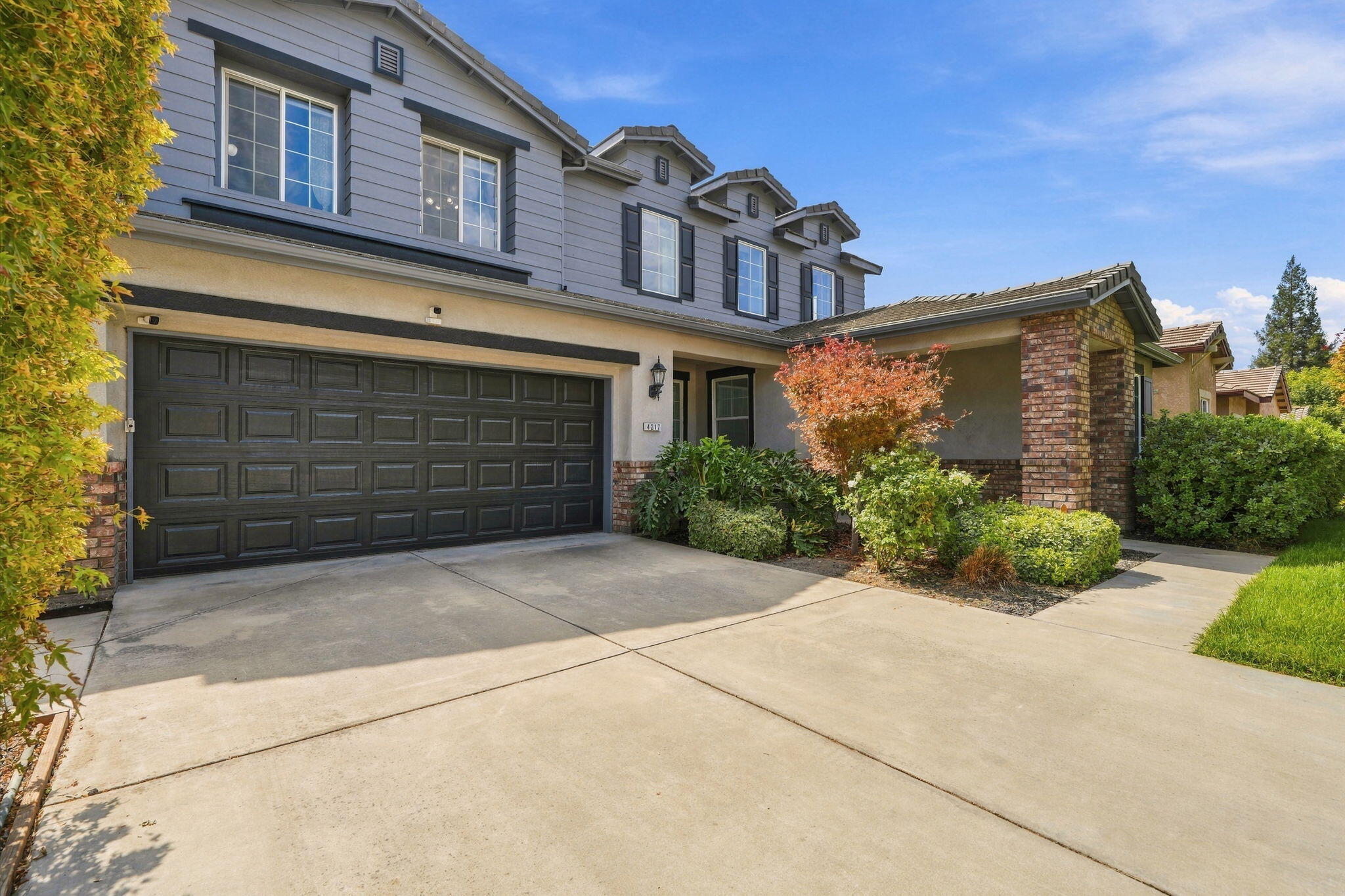 4217 W Elowin Ct, Visalia, CA 93291
