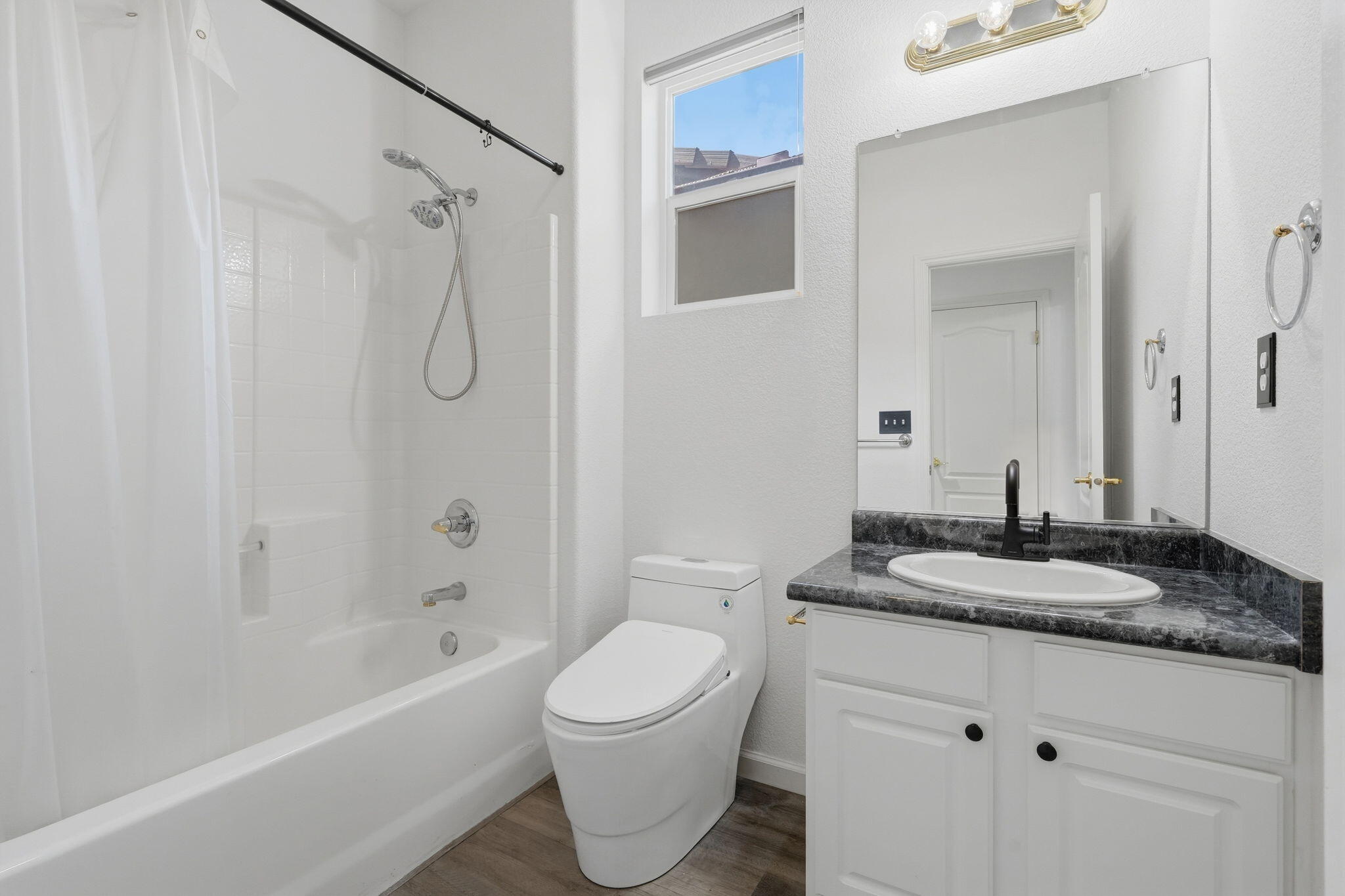4217 W Elowin Ct, Visalia, CA 93291