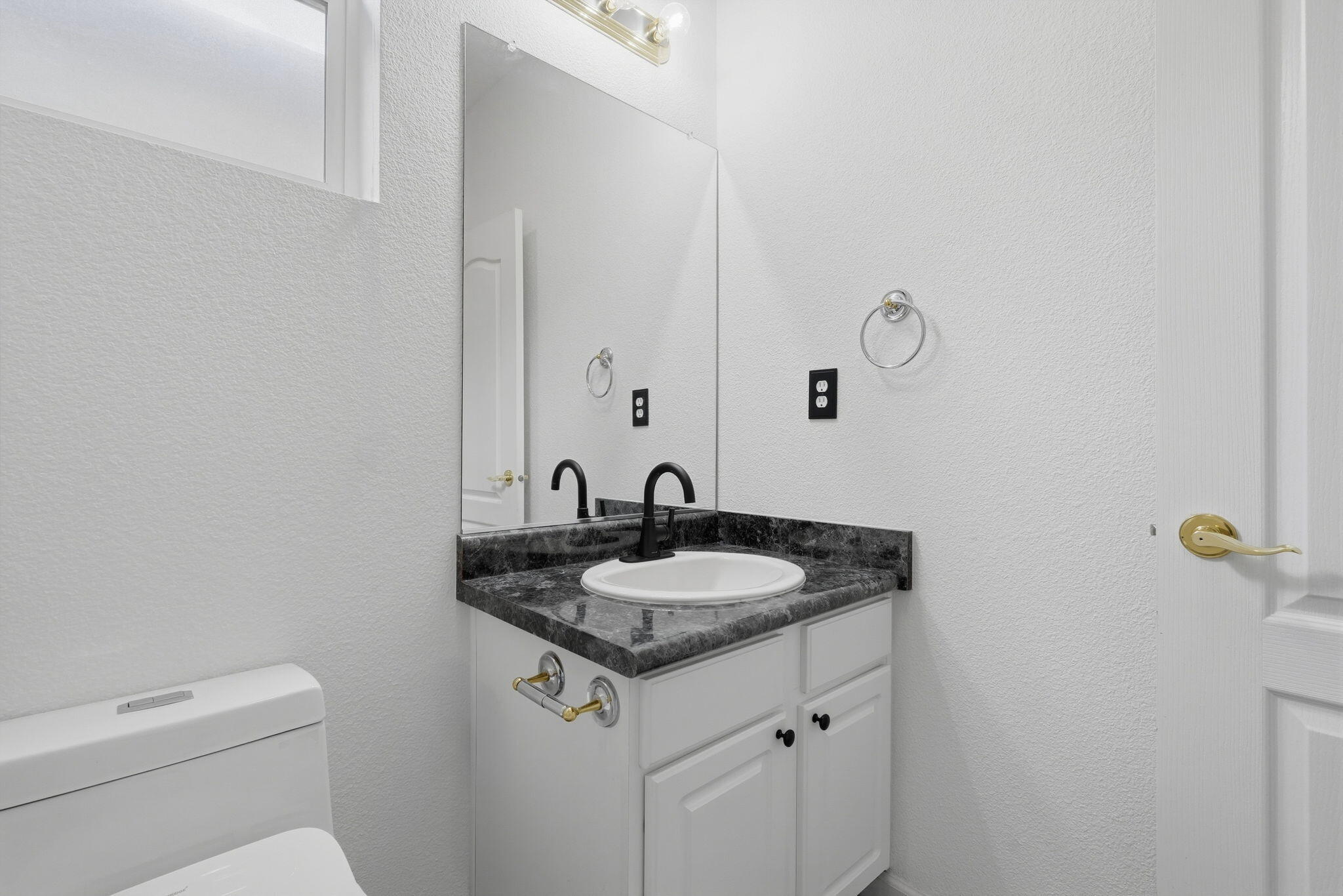 4217 W Elowin Ct, Visalia, CA 93291