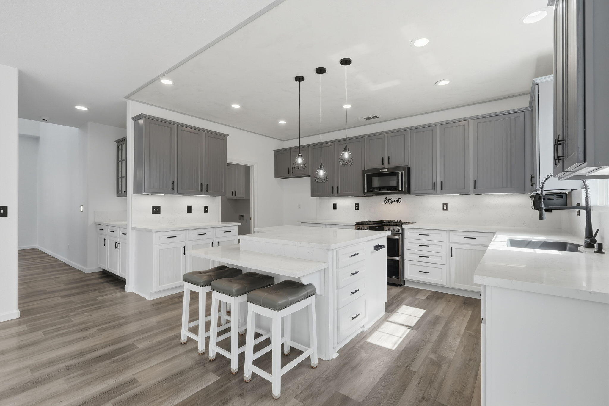 4217 W Elowin Ct, Visalia, CA 93291