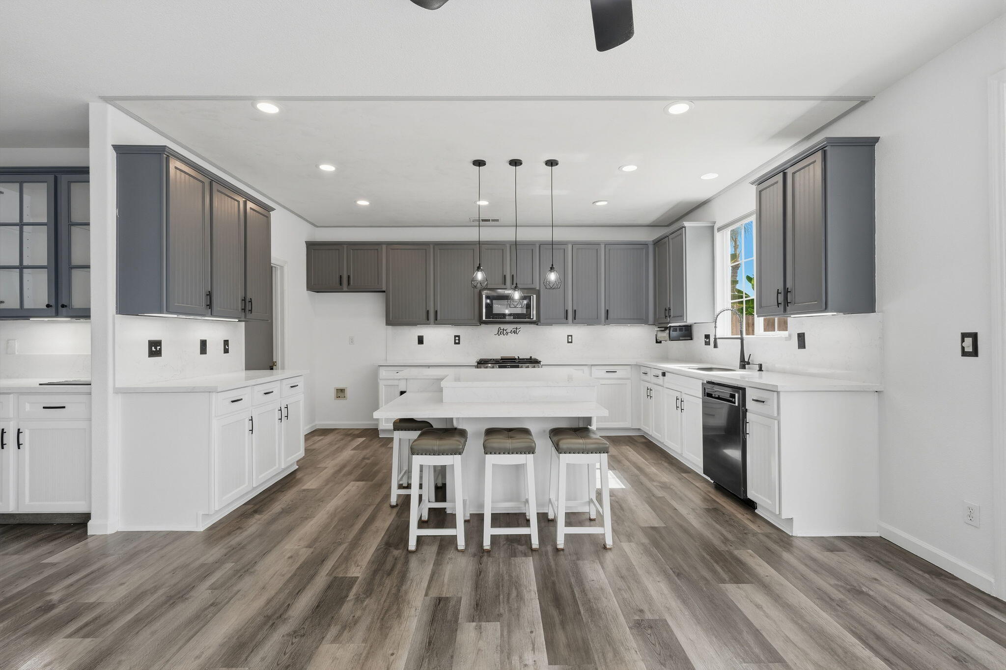 4217 W Elowin Ct, Visalia, CA 93291
