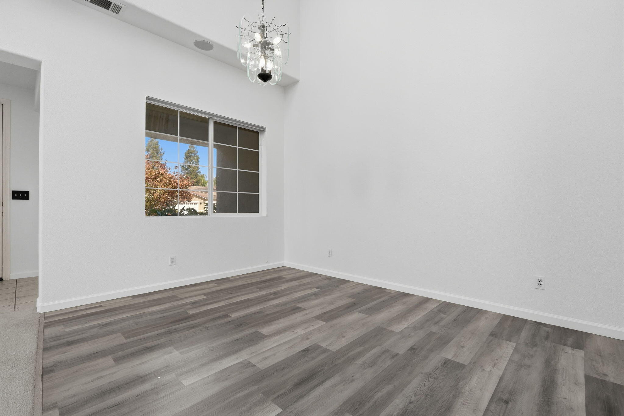 4217 W Elowin Ct, Visalia, CA 93291