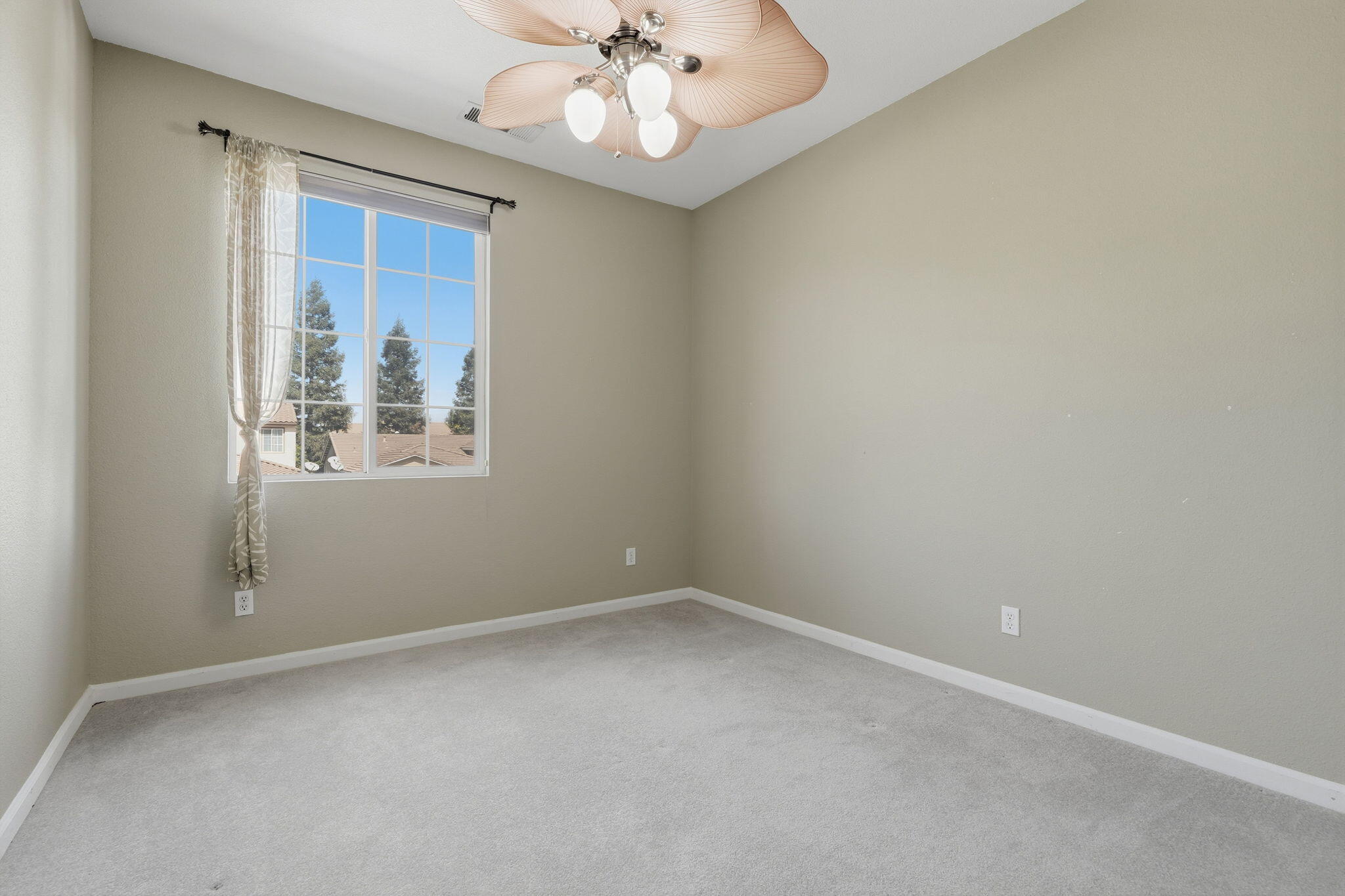 4217 W Elowin Ct, Visalia, CA 93291