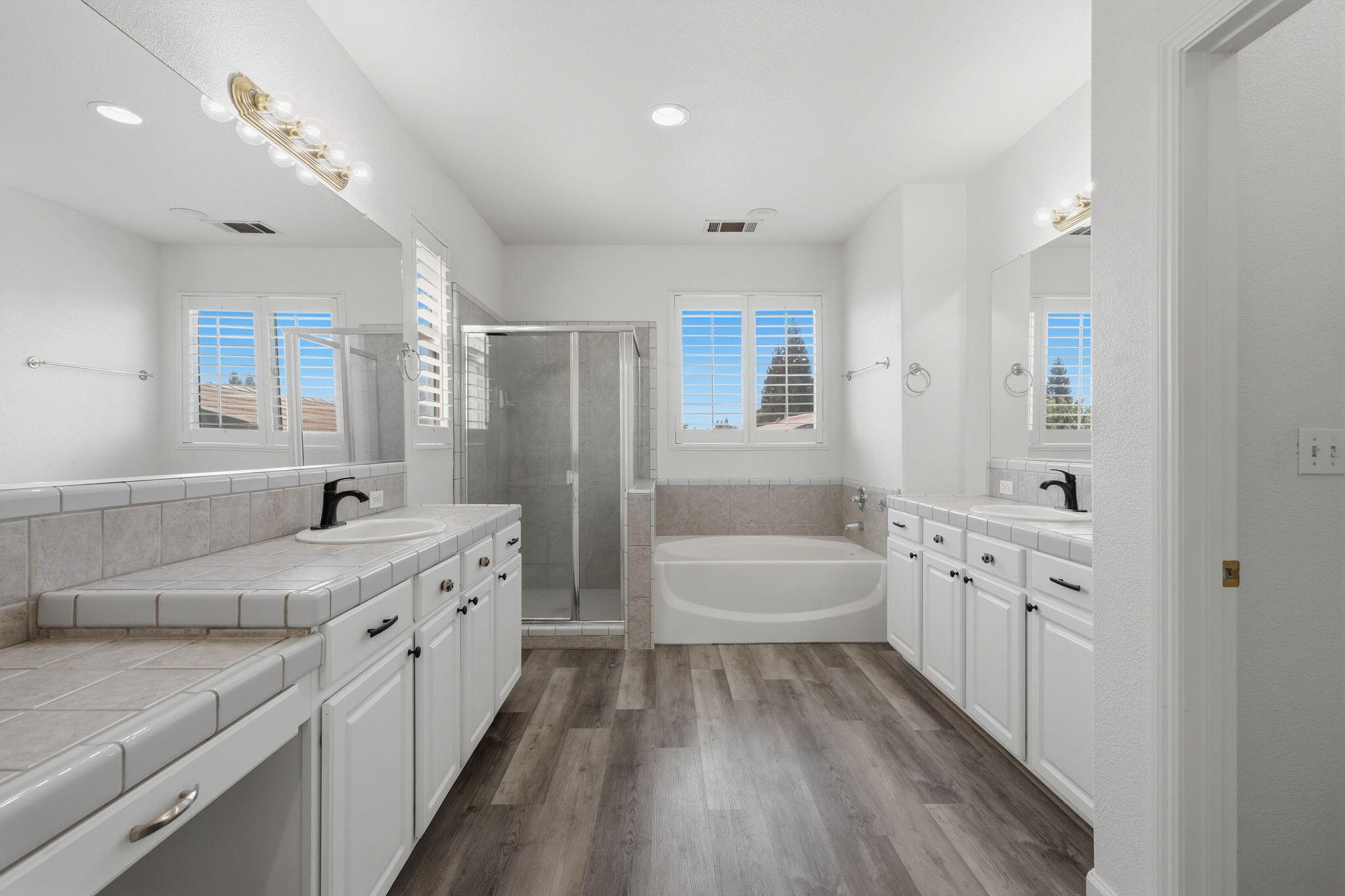 4217 W Elowin Ct, Visalia, CA 93291