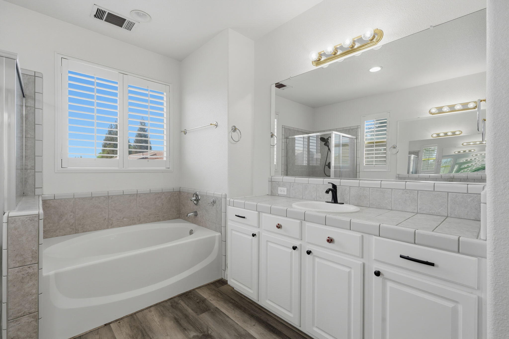 4217 W Elowin Ct, Visalia, CA 93291