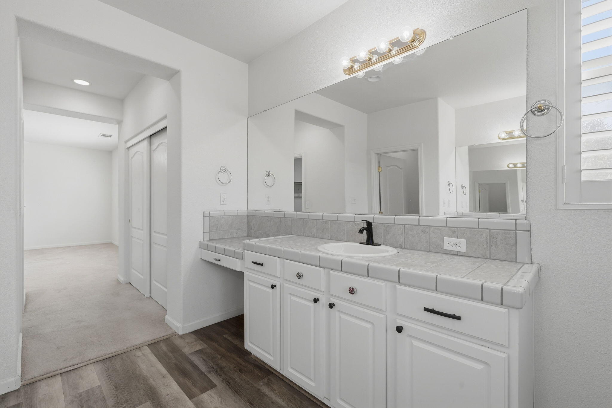 4217 W Elowin Ct, Visalia, CA 93291