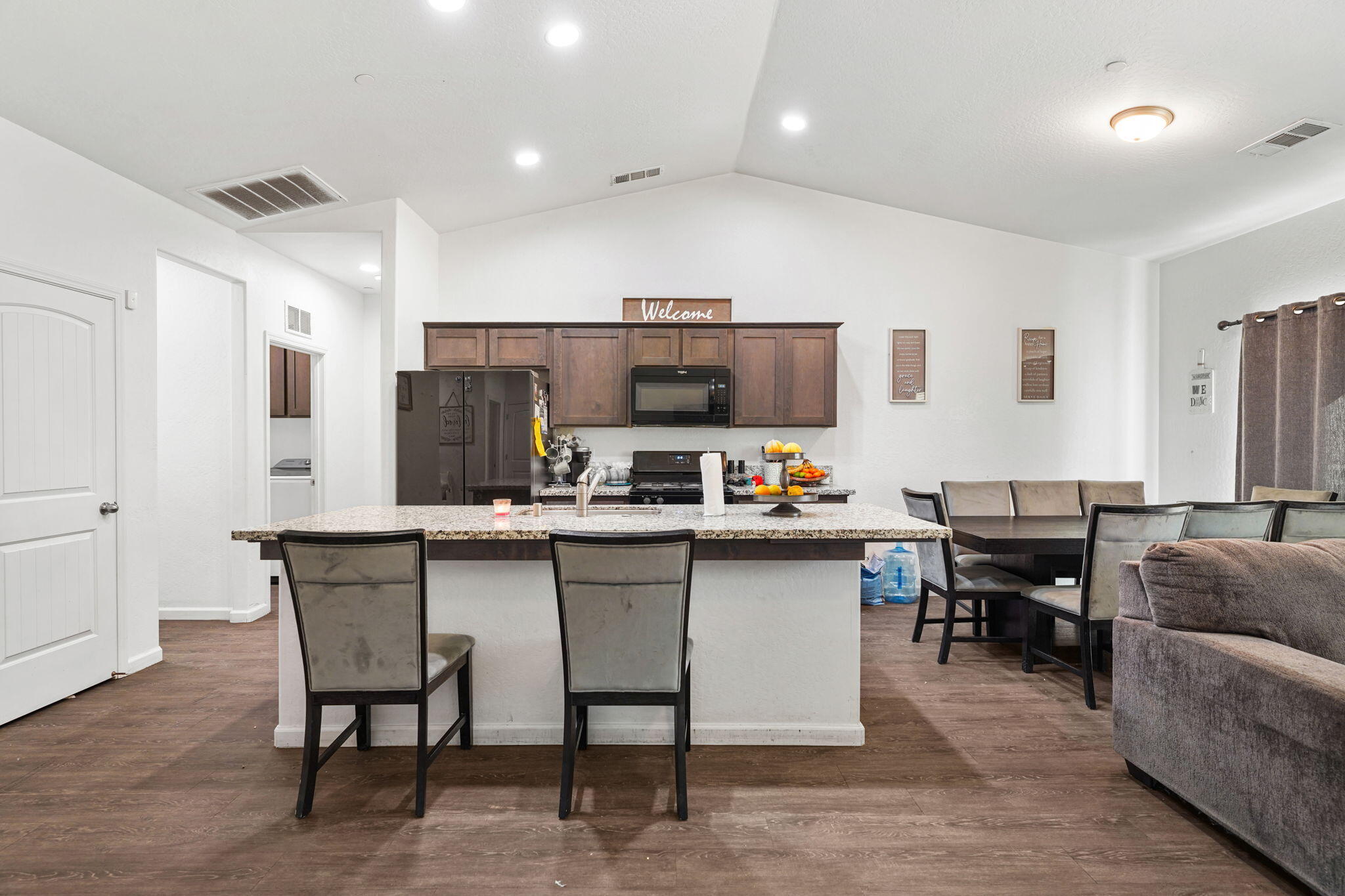 7271 Woodbine Ave, Visalia, CA 93291
