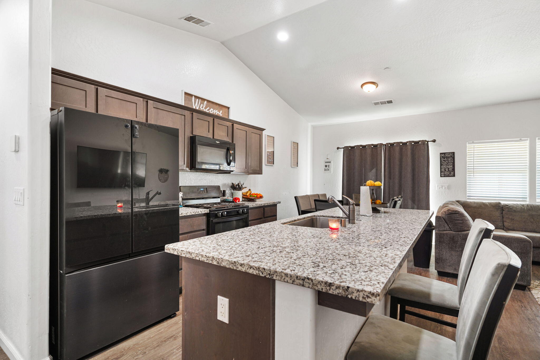 7271 Woodbine Ave, Visalia, CA 93291