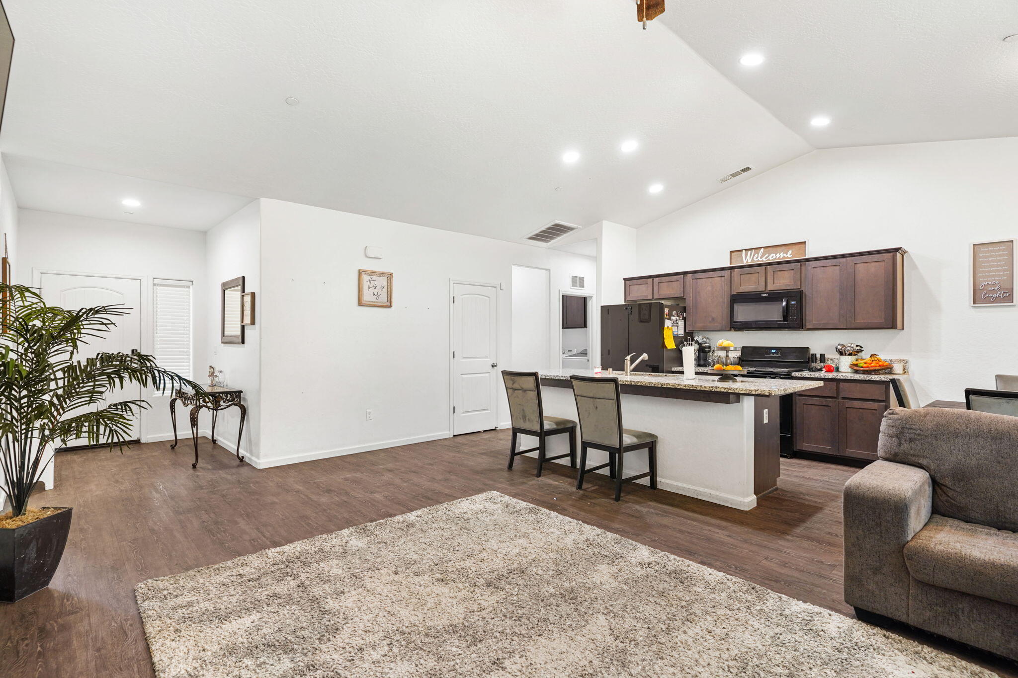 7271 Woodbine Ave, Visalia, CA 93291