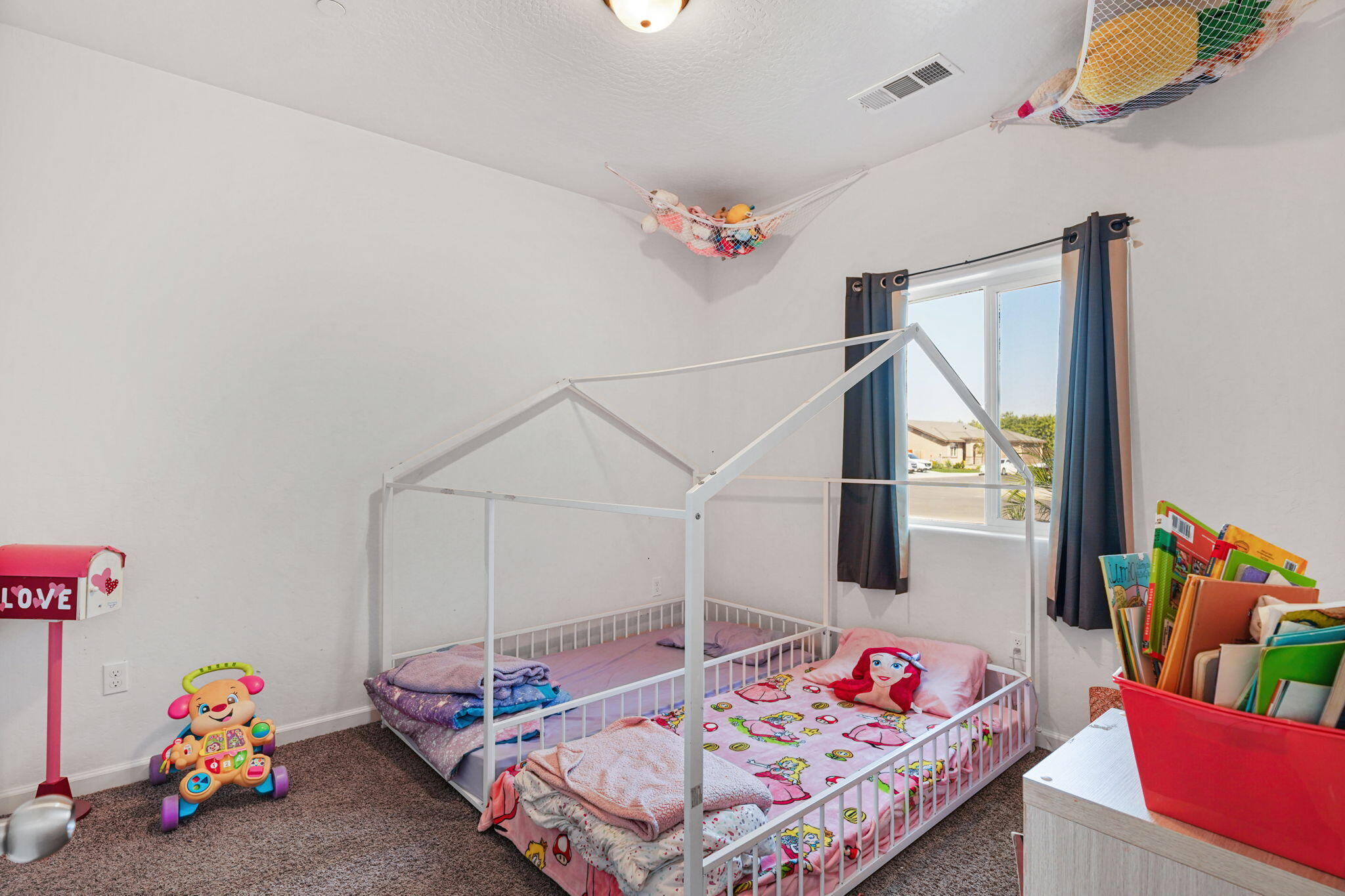 7271 Woodbine Ave, Visalia, CA 93291