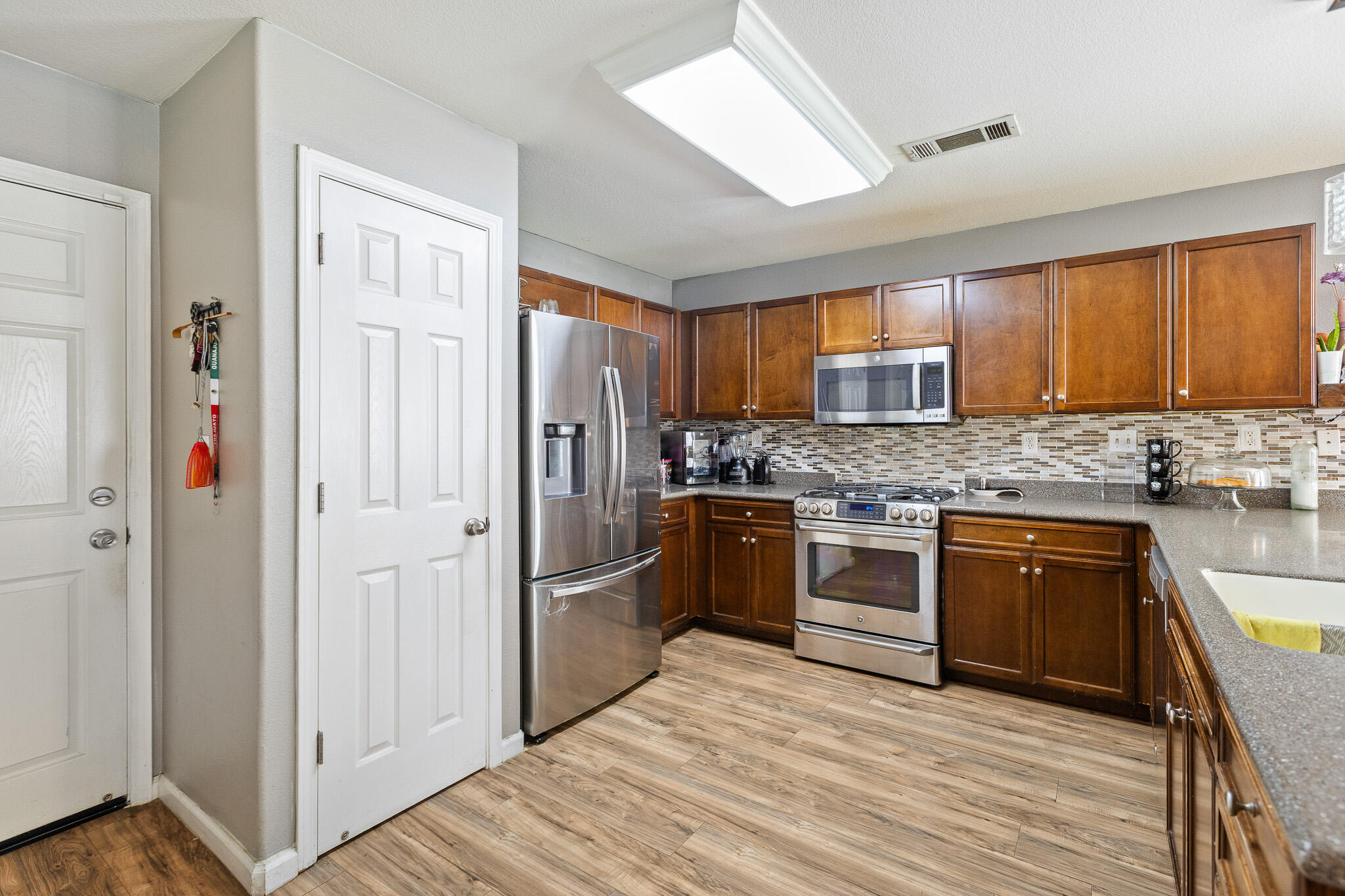 2215 Fiori St, Delano, CA 93215