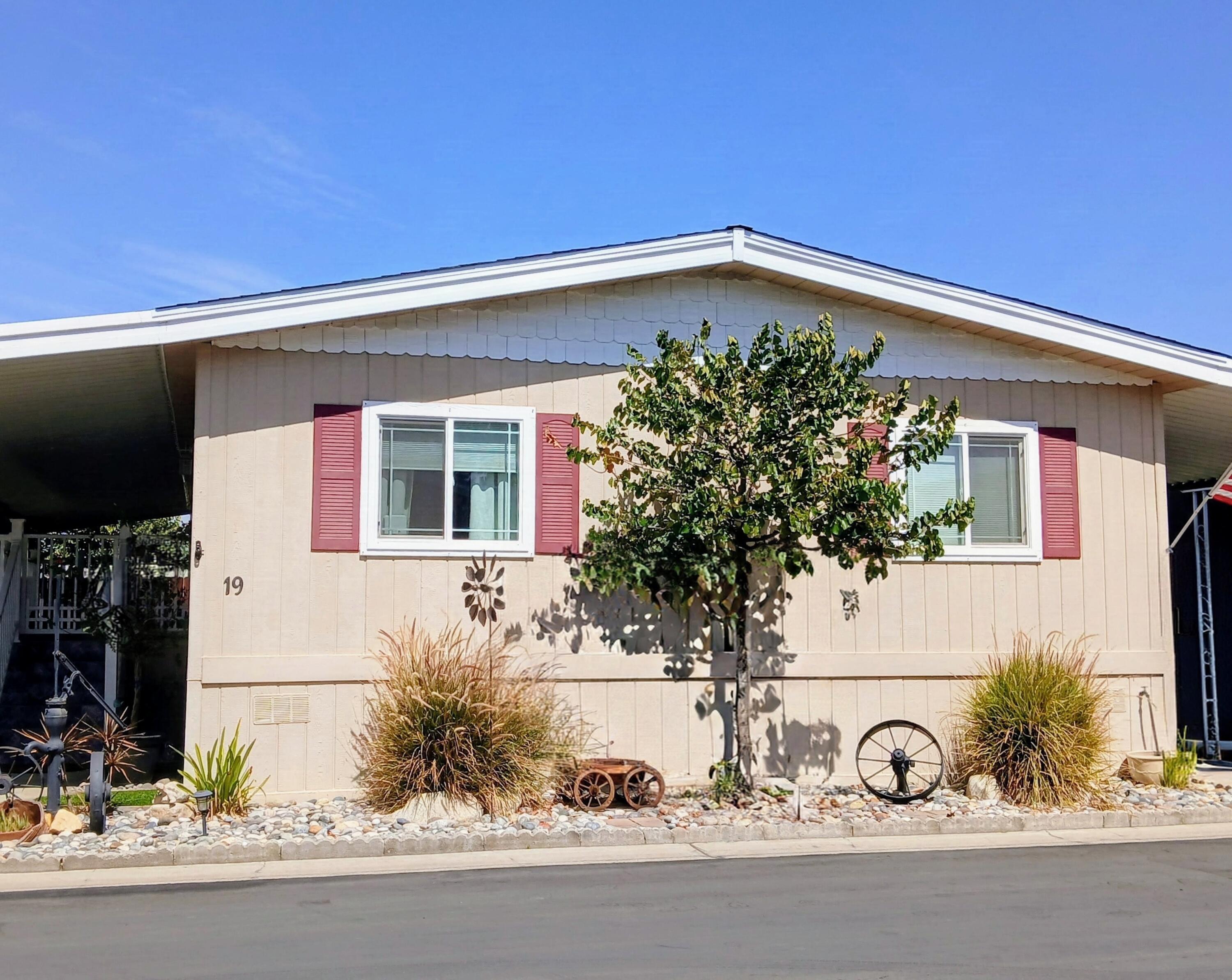 2459 N Oaks St #19, Tulare, CA 93274