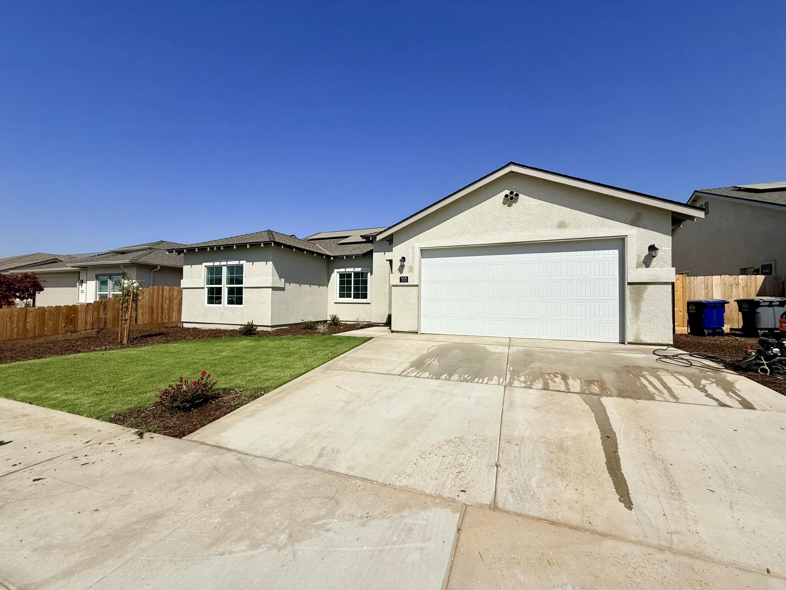 313 Windsor St, Exeter, CA 93221