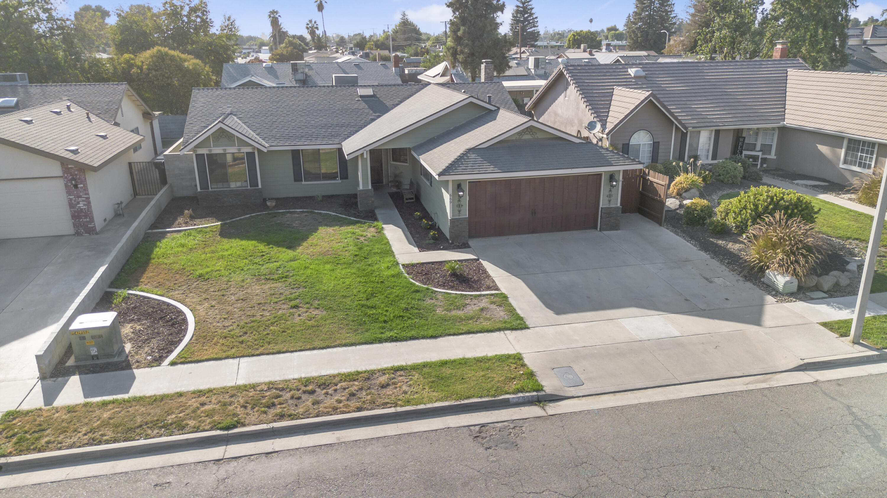 669 Coral St, Tulare, CA 93274