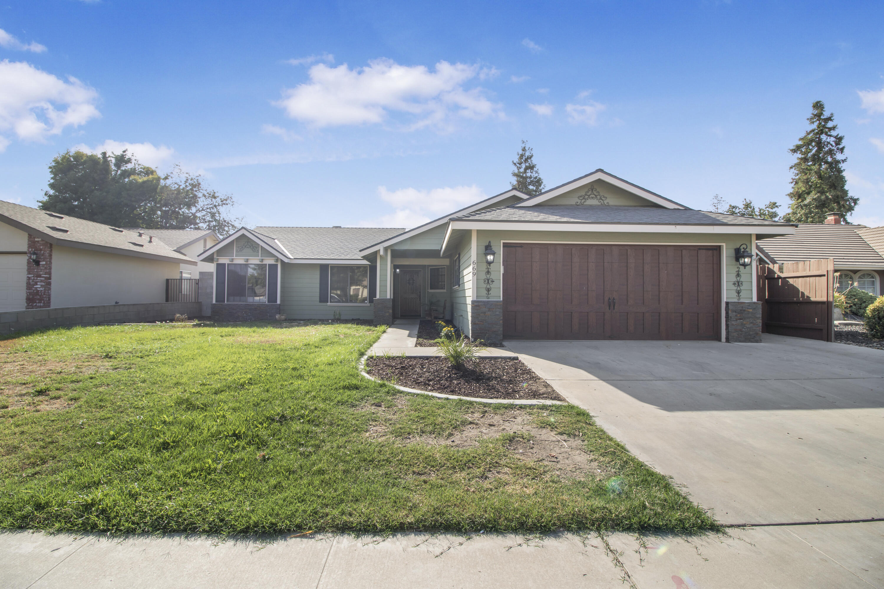 669 Coral St, Tulare, CA 93274