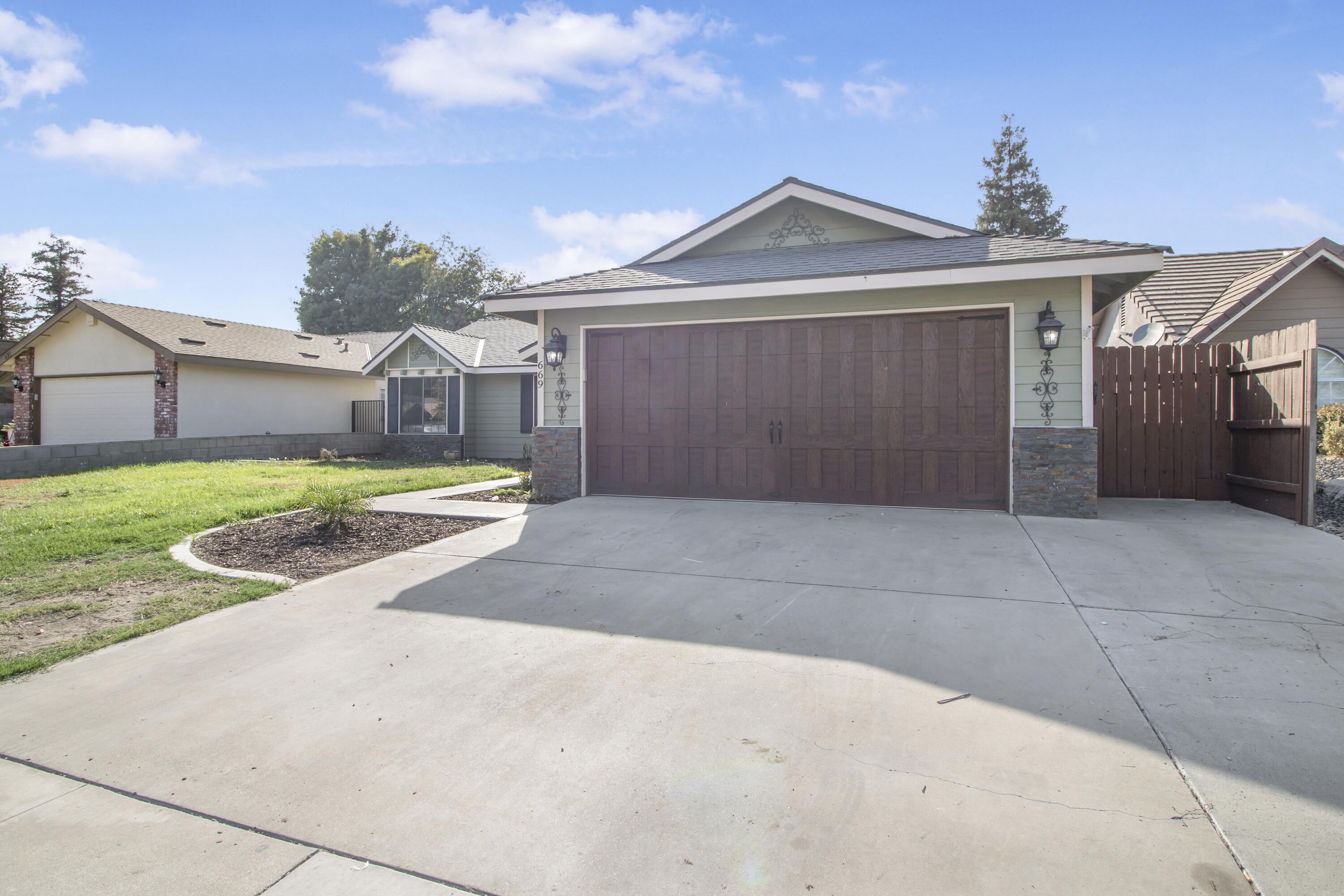669 Coral St, Tulare, CA 93274