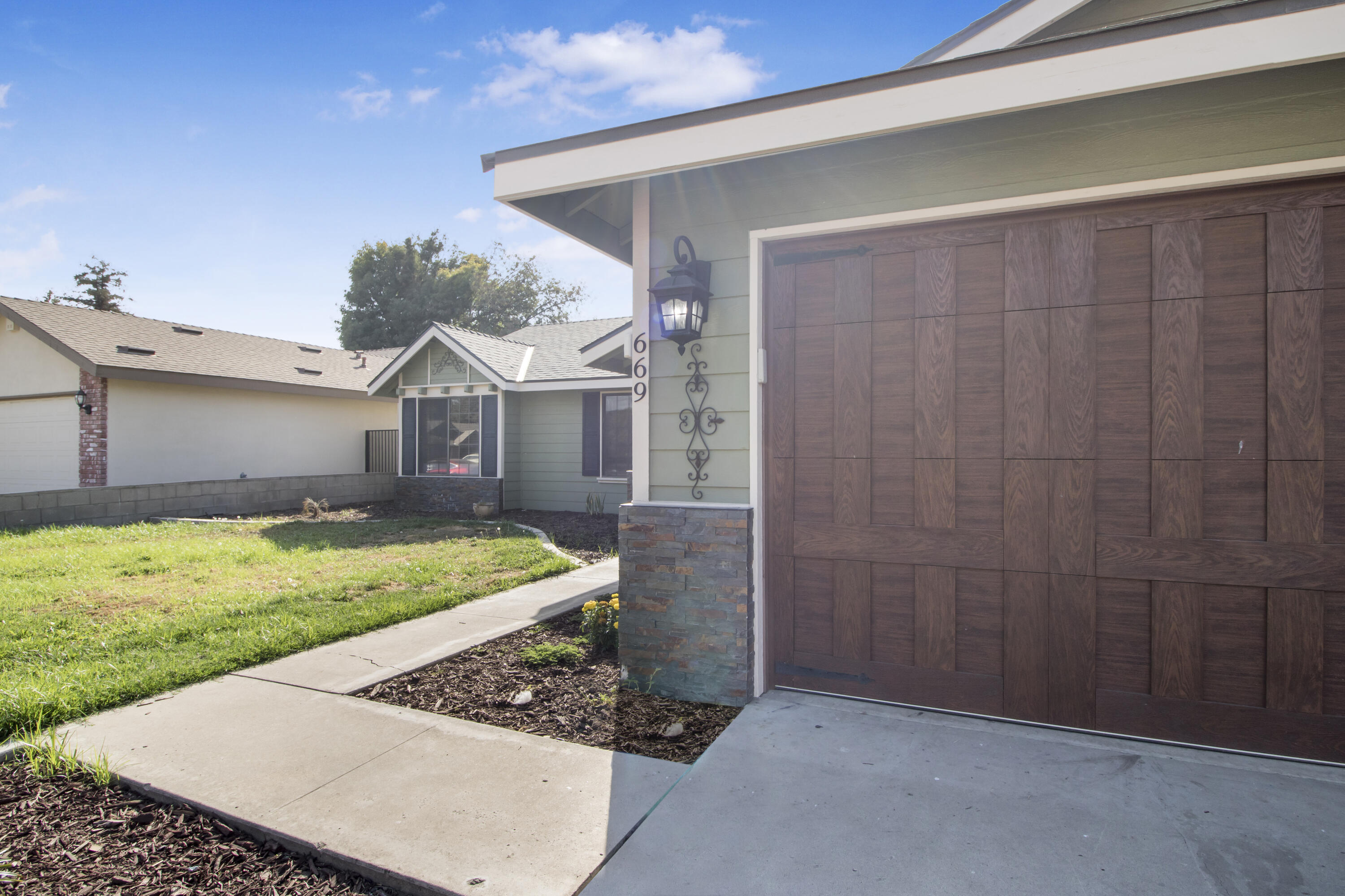 669 Coral St, Tulare, CA 93274