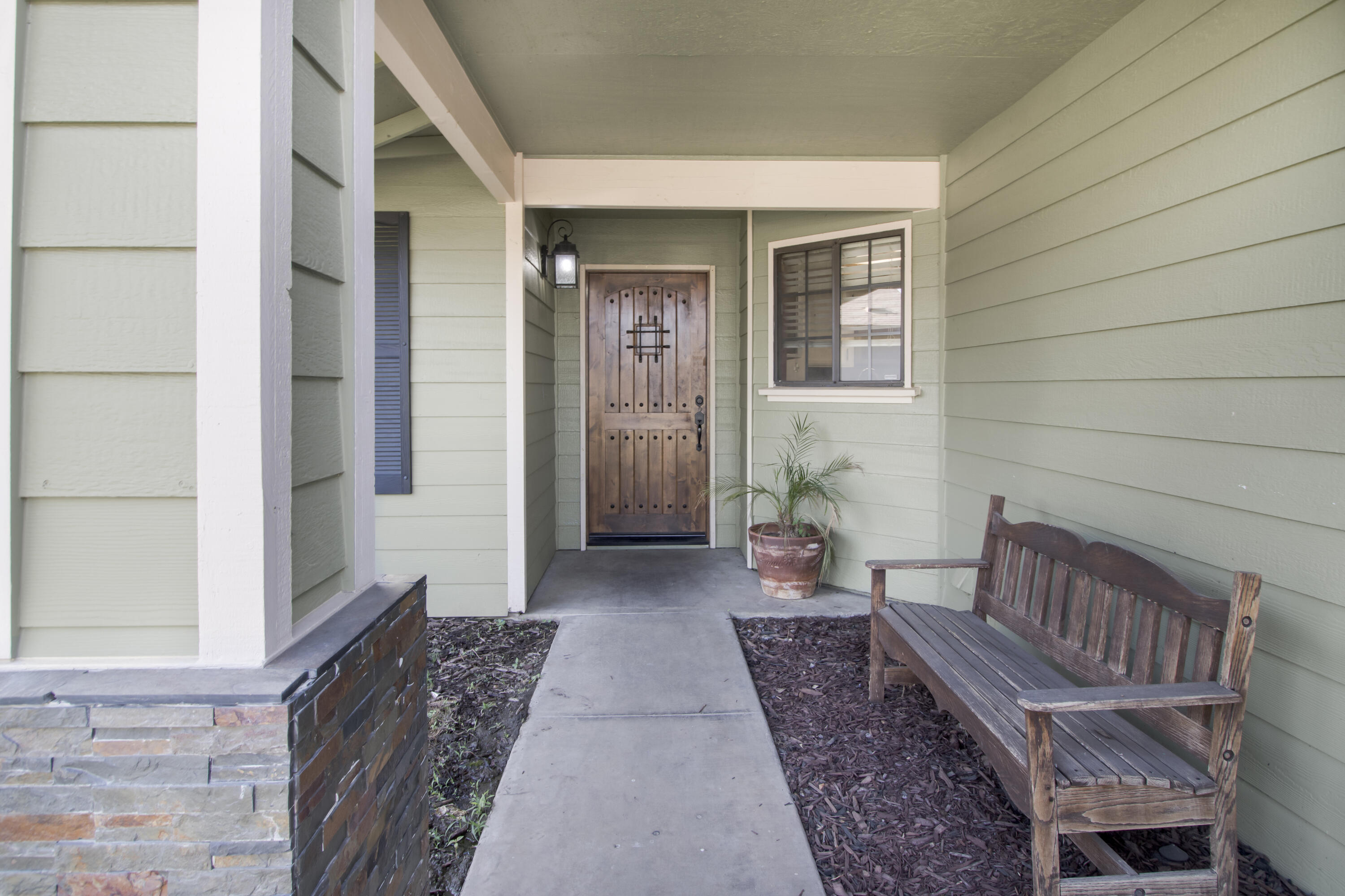669 Coral St, Tulare, CA 93274