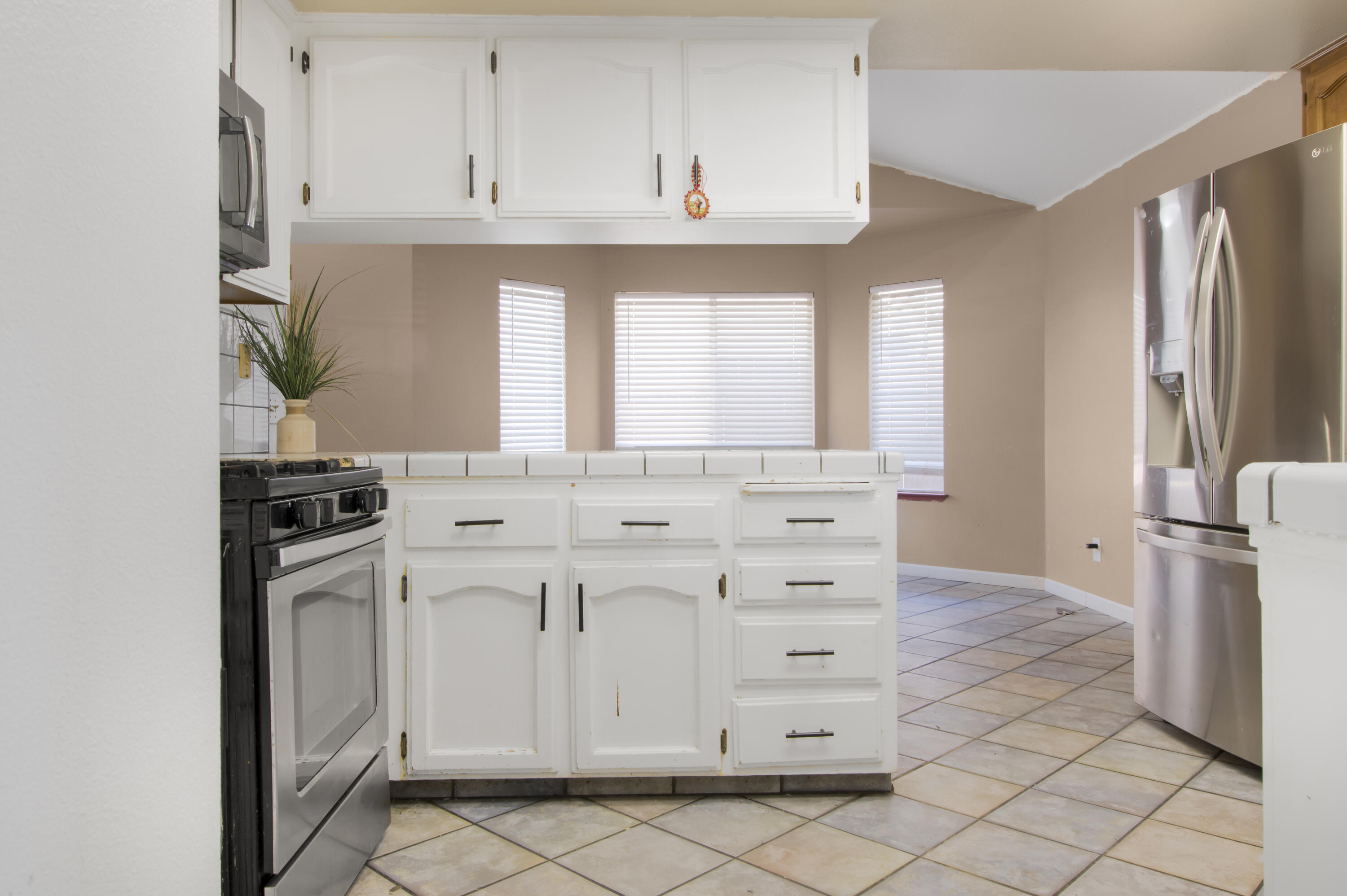 669 Coral St, Tulare, CA 93274