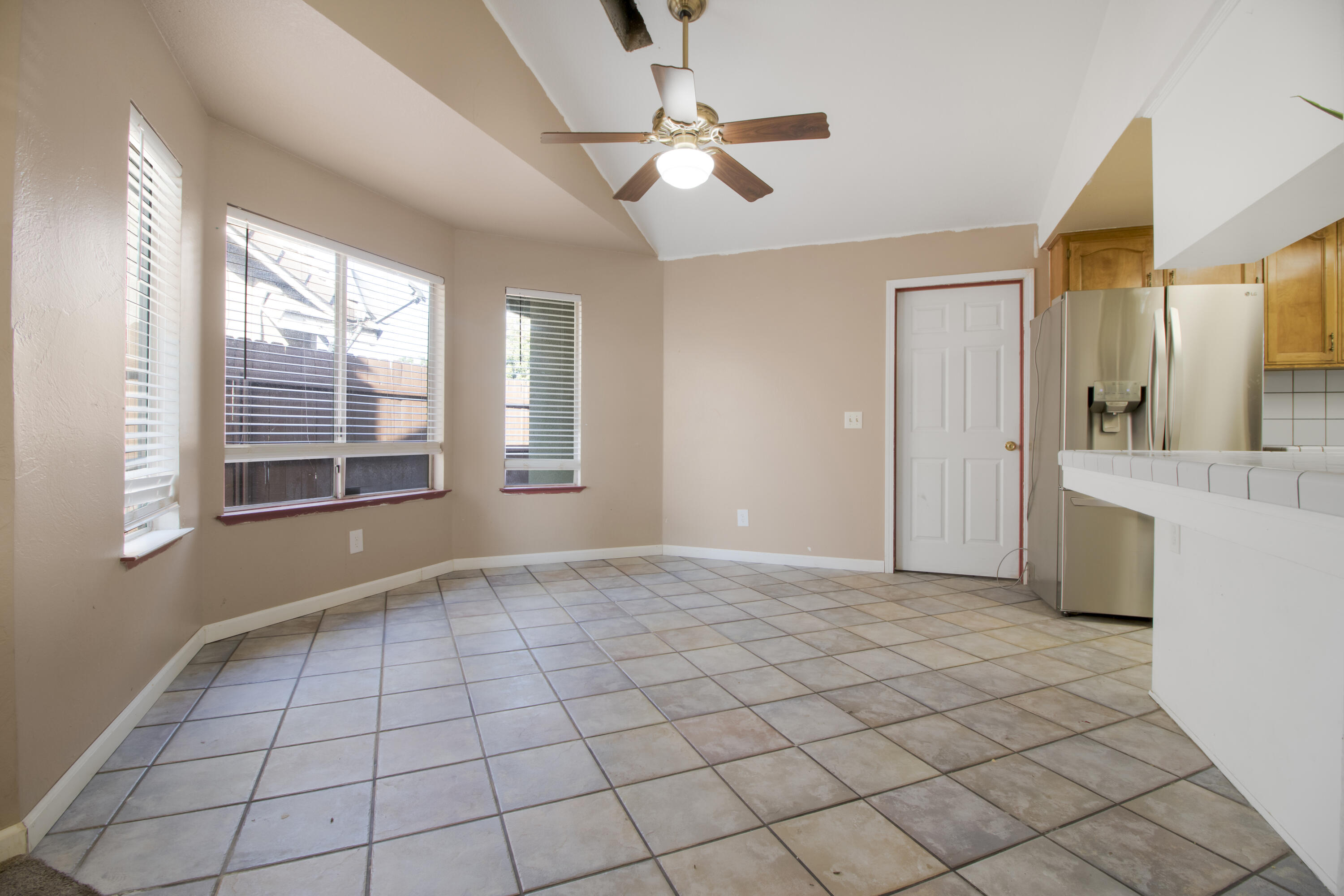669 Coral St, Tulare, CA 93274