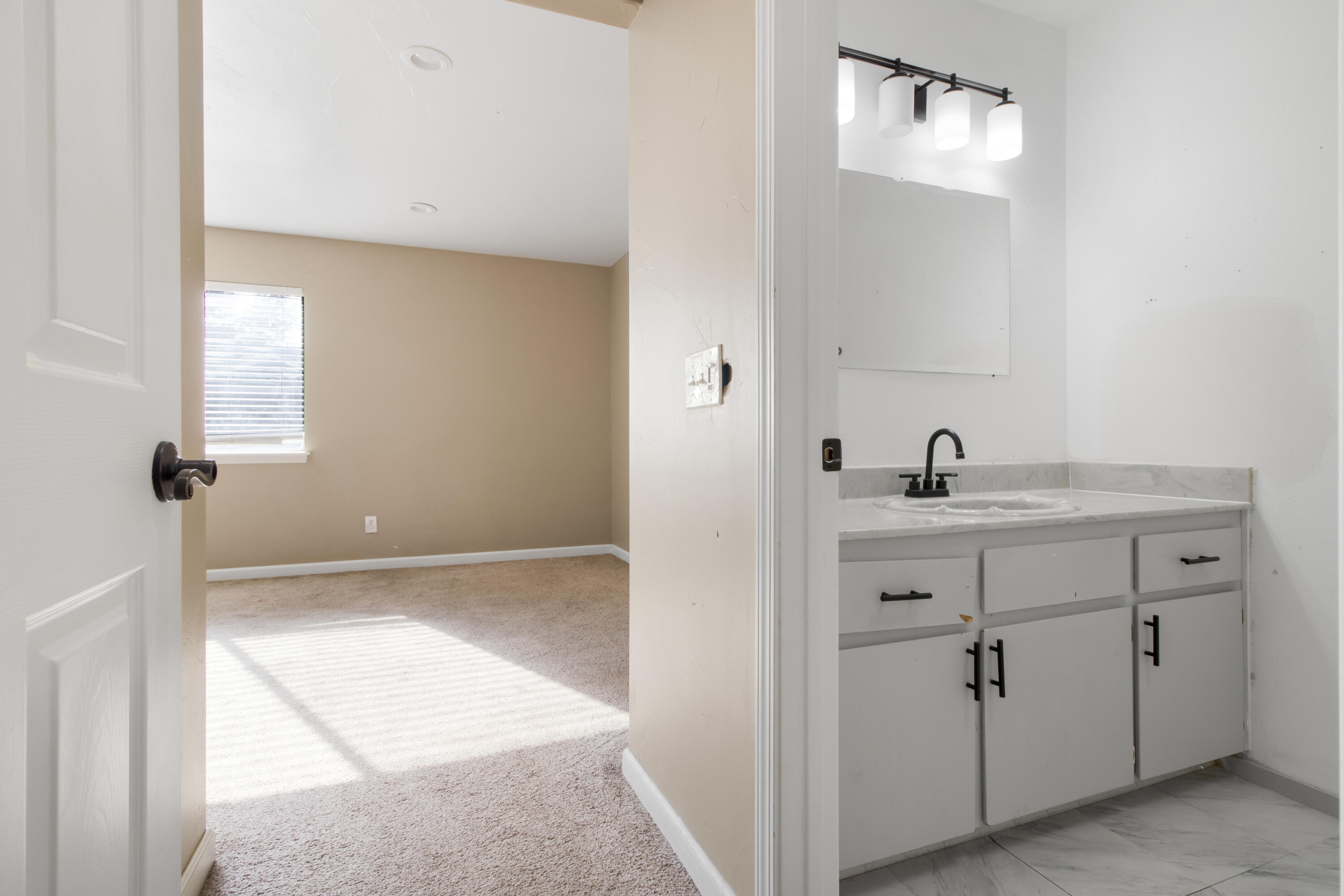 669 Coral St, Tulare, CA 93274
